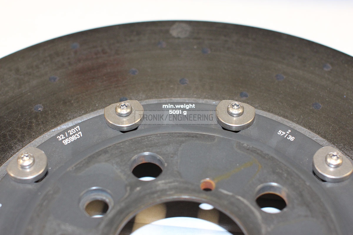 Minimal weight of right rear rotor is 5 091g Minimal weight of right rear carbon-ceramic rotor is 5 091g
