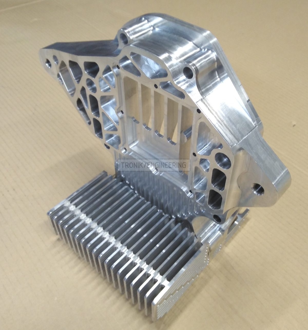 reducer lid & cooling radiator for Quaife lock diff on Mercedes Benz W124 E60 AMG pic8