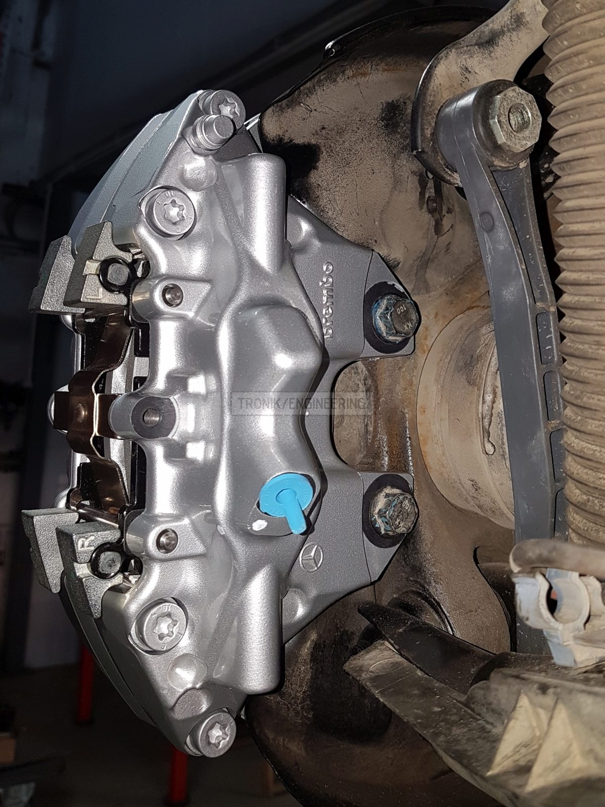 clamping rear caliper to knuckle clamping rear caliper to knuckle