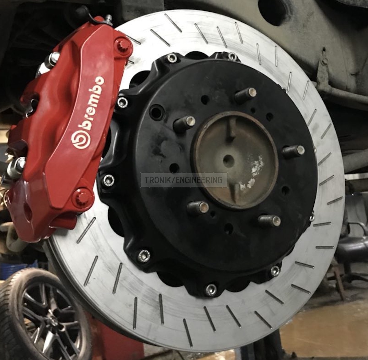 rear axle brake system & Brembo 4 pot caliper & rotor 402-30 pic1 rear axle brake system & Brembo 4 pot caliper & rotor 402-30 pic1