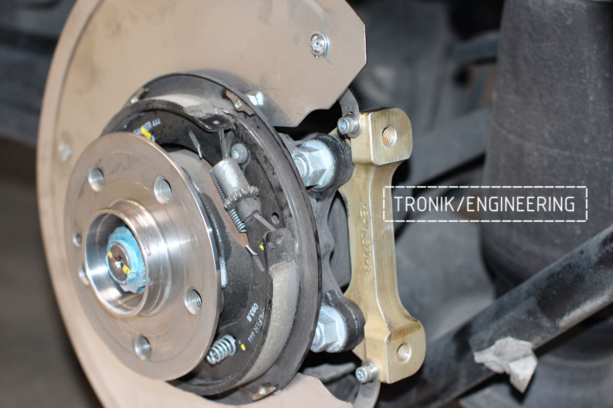 Mercedes-Benz W447 Brakes Set. Image 5