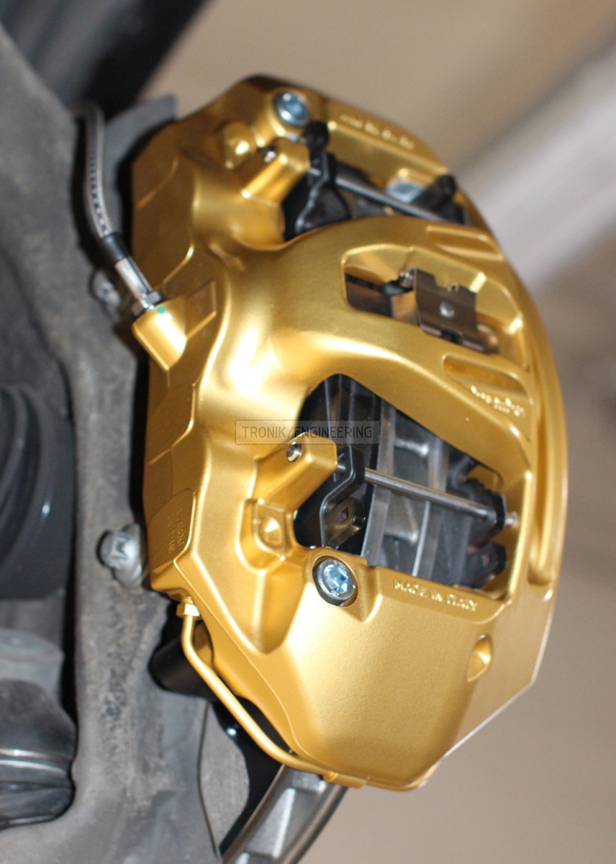 golden Brembo caliper pic1 golden Brembo caliper pic1
