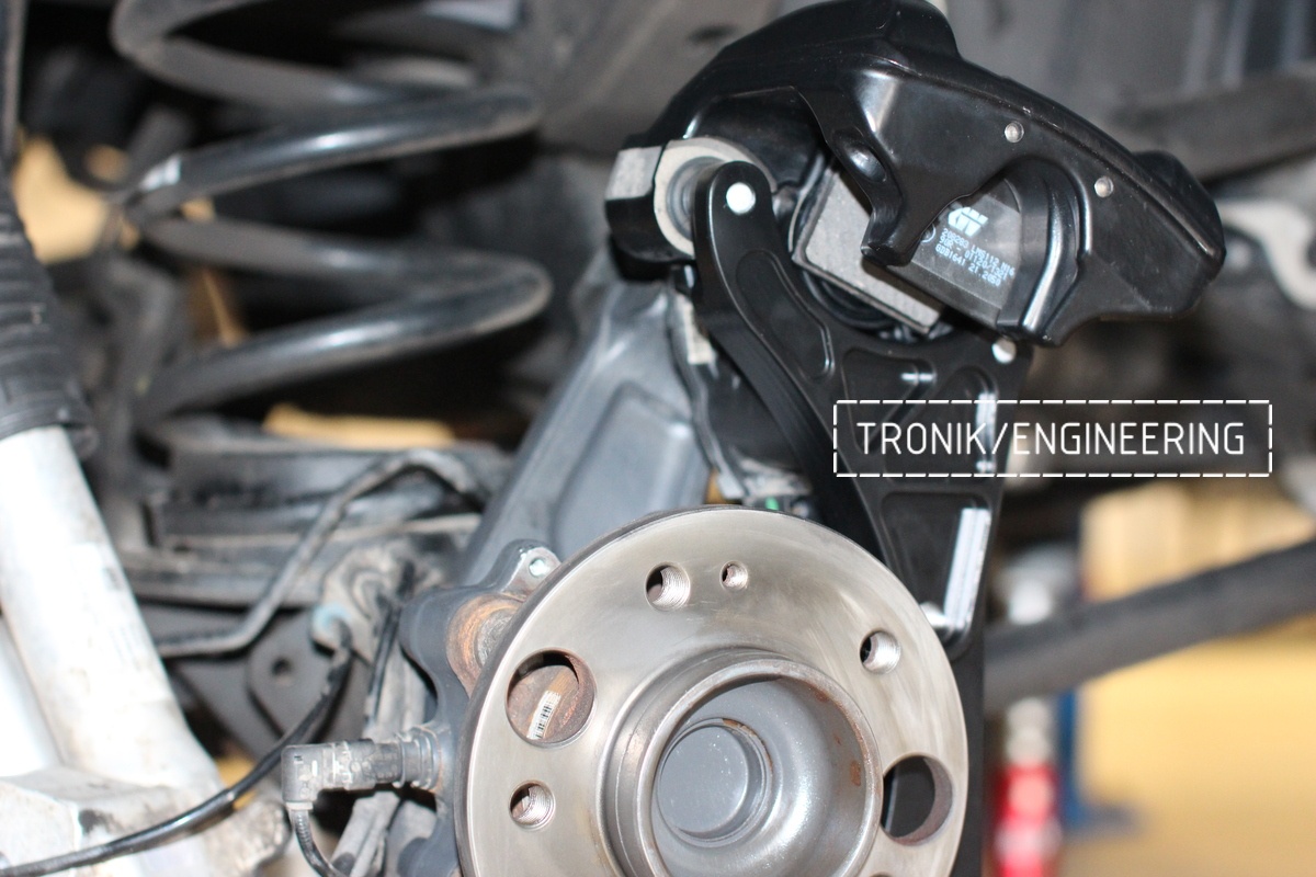 rear axle parking brake caliper pic1