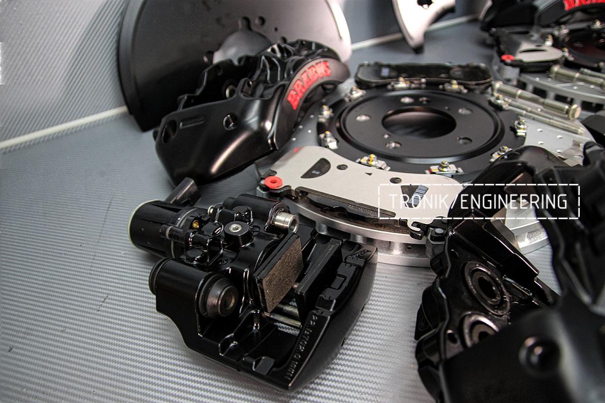 Mercedes G500 parking brake caliper. Photo 1
