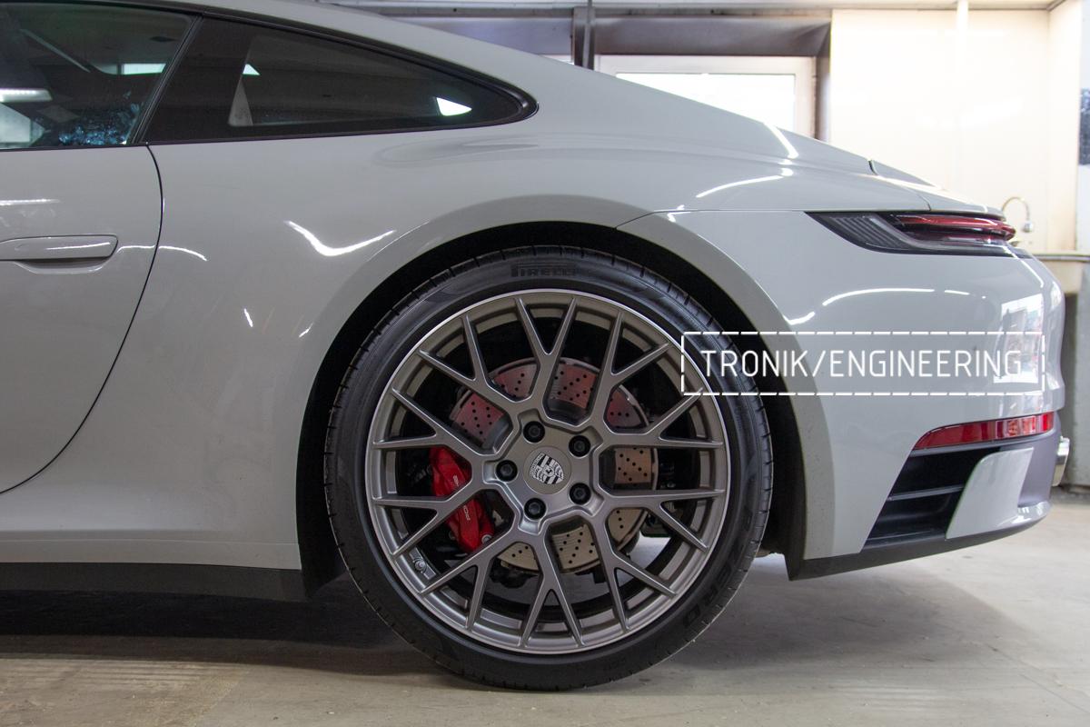 Porsche 992 Carrera Carbon-Ceramic Brake System. Pic 3