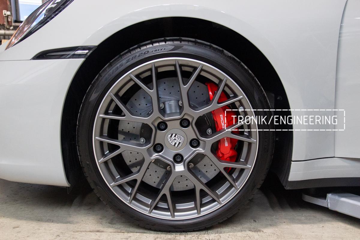 Porsche 992 Carrera Carbon-Ceramic Brake System. Pic 22