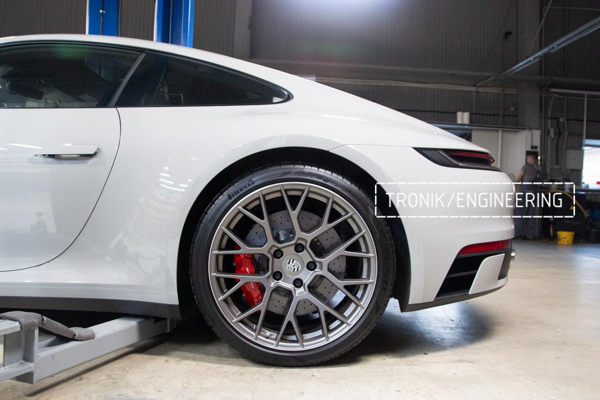 Porsche 992 Carrera Carbon-Ceramic Brake System. Pic 20