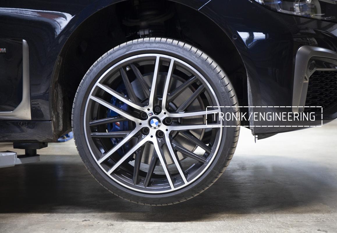 BMW G12 7-series carbon-ceramic brakes. Pic 2