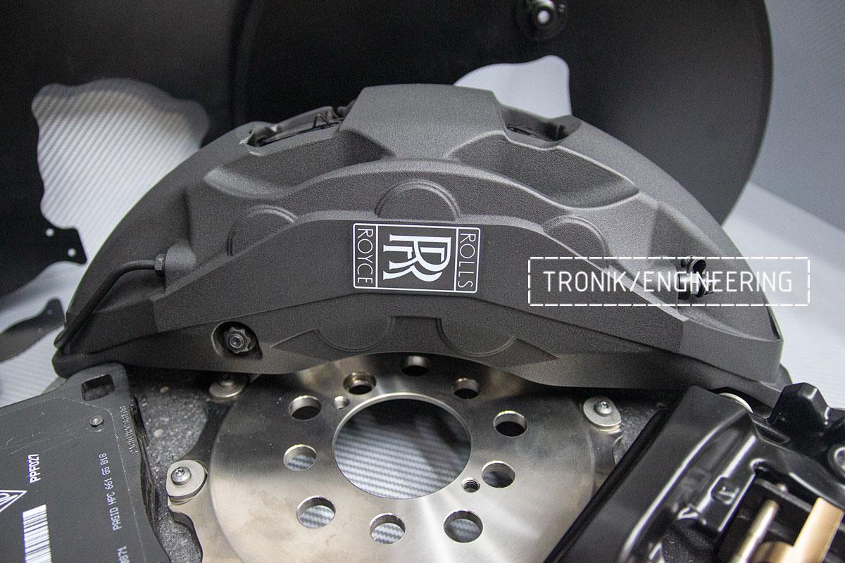 Carbon-ceramic brake system for Rolls-Royce Cullinan with titanium tops