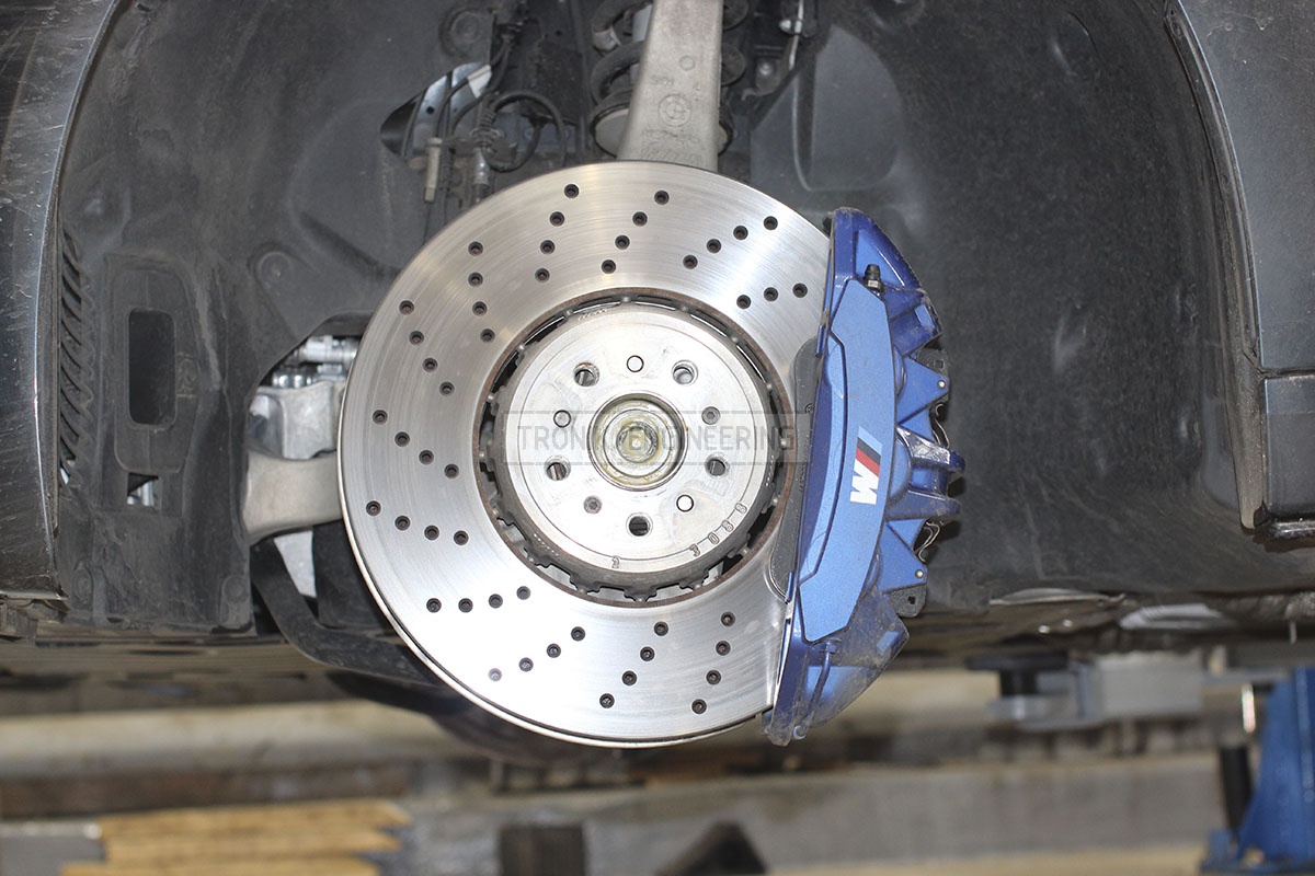 OEM front brake system BMW M5 F90. Photo 2