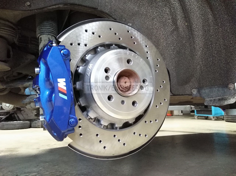 Rear brake rotor 385*24 modified 4-pot Brembo caliper installed on X5/X6