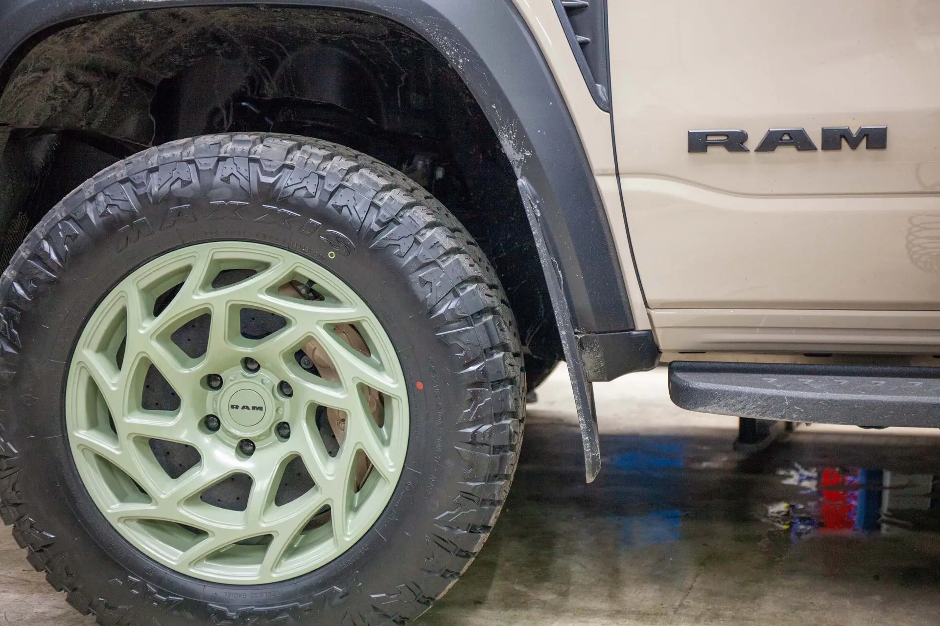 Carbon ceramic brake system for Dodge RAM TRX. Pic 12