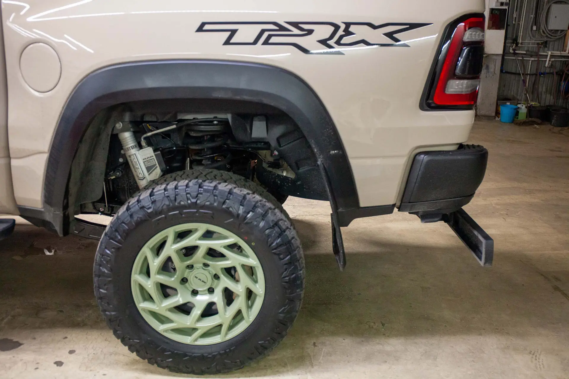 Carbon ceramic brake system for Dodge RAM TRX. Pic 15