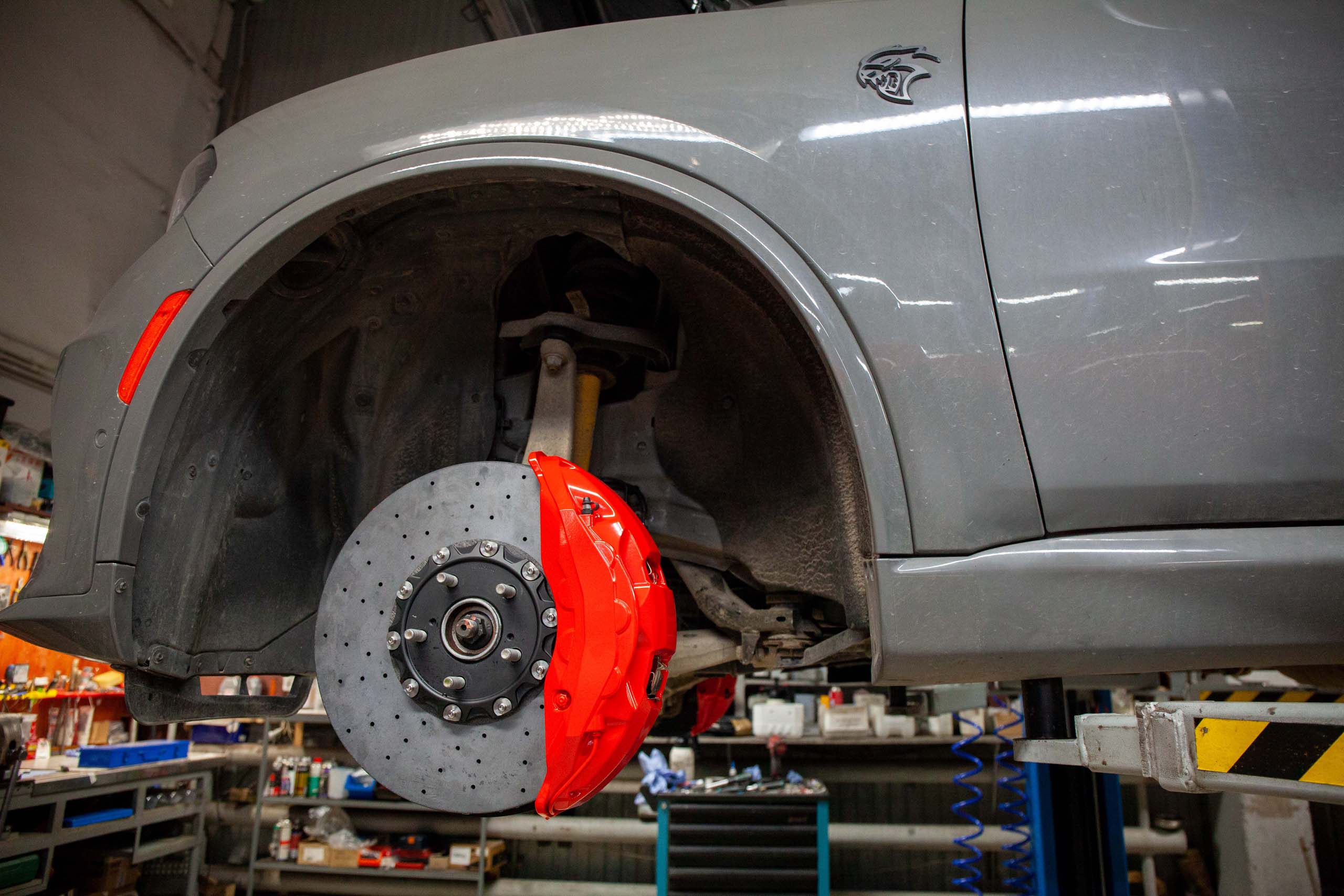 Carbon ceramic brake system for Dodge Durango. Pic 3