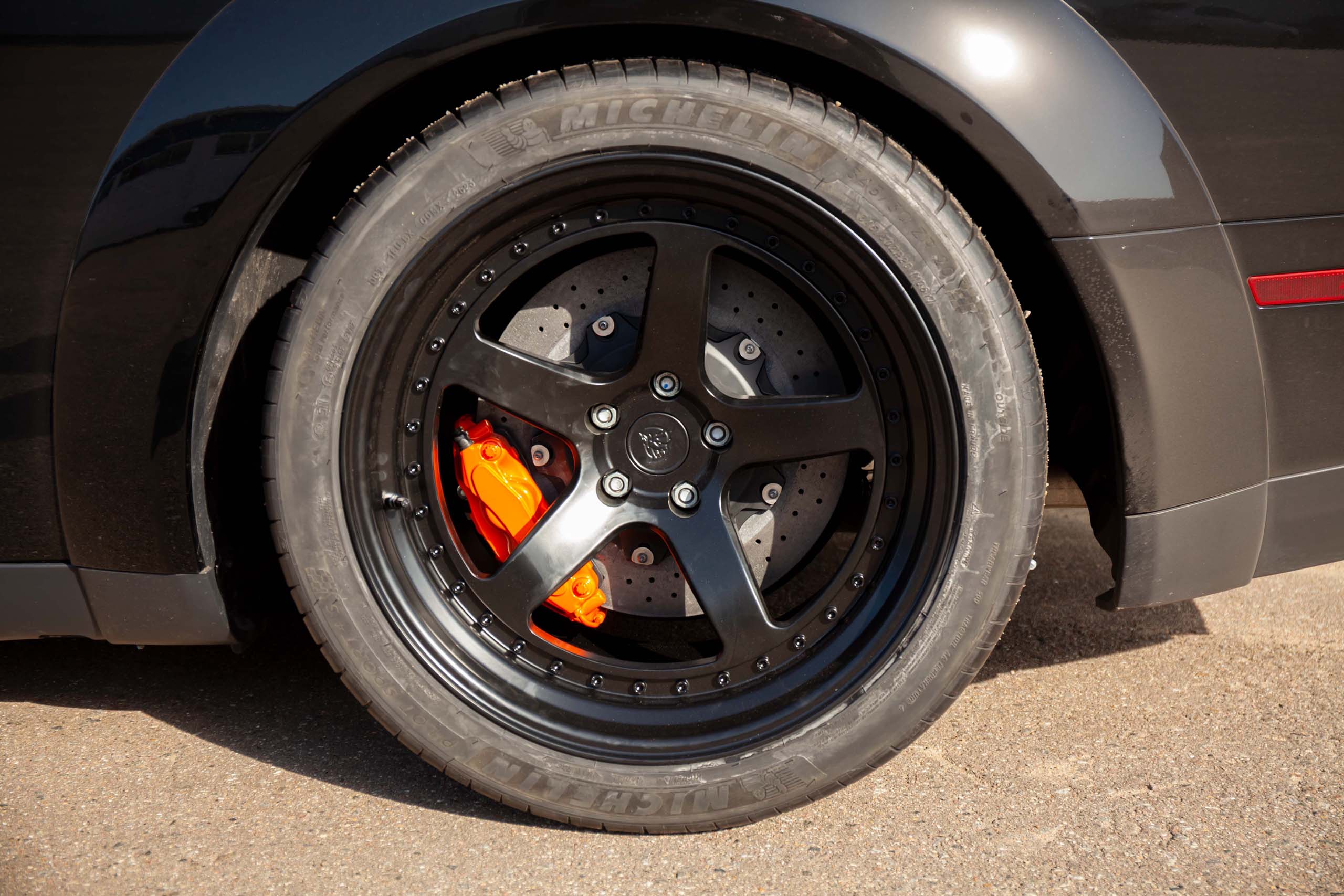 Carbon ceramic brake system for Dodge Challenger SRT. Pic 8