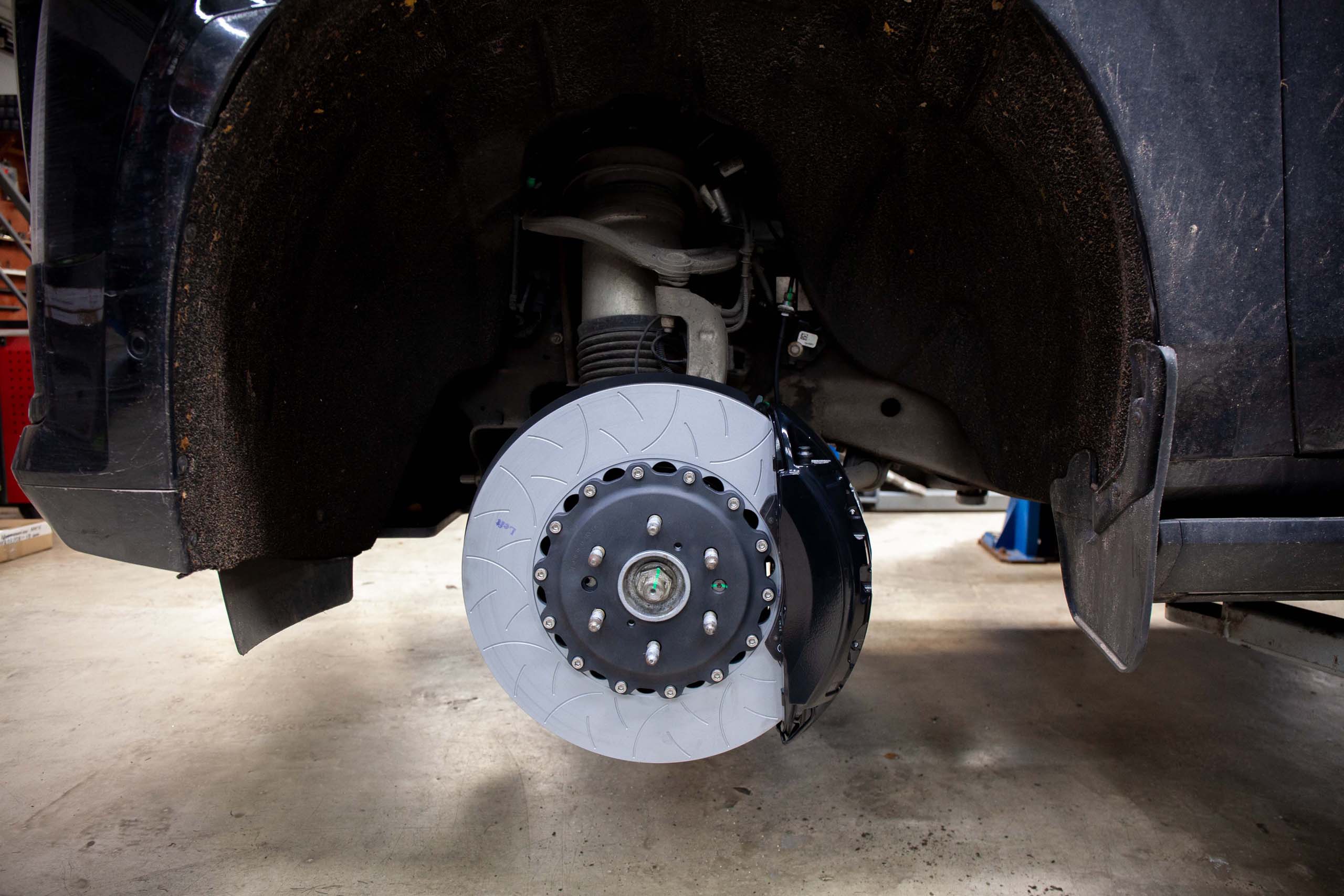 Brake system for Cadillac Escalade. Pic 1