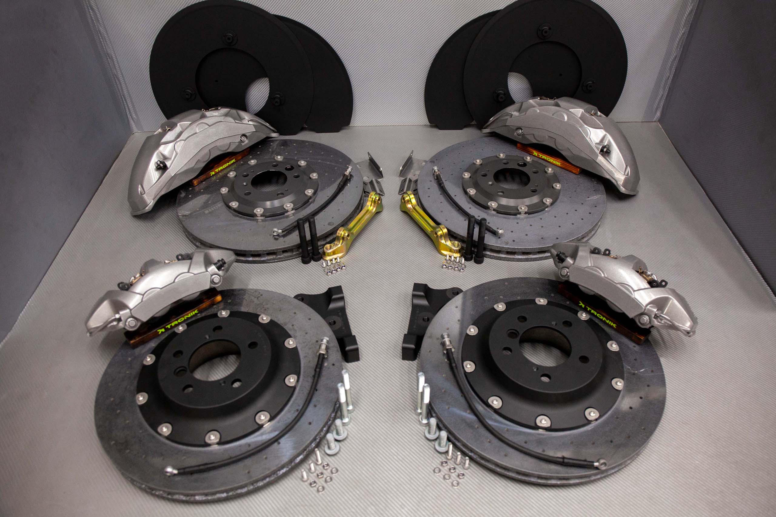 Carbon ceramic brake system kit for Mercedes-Benz G-class. Pic 1