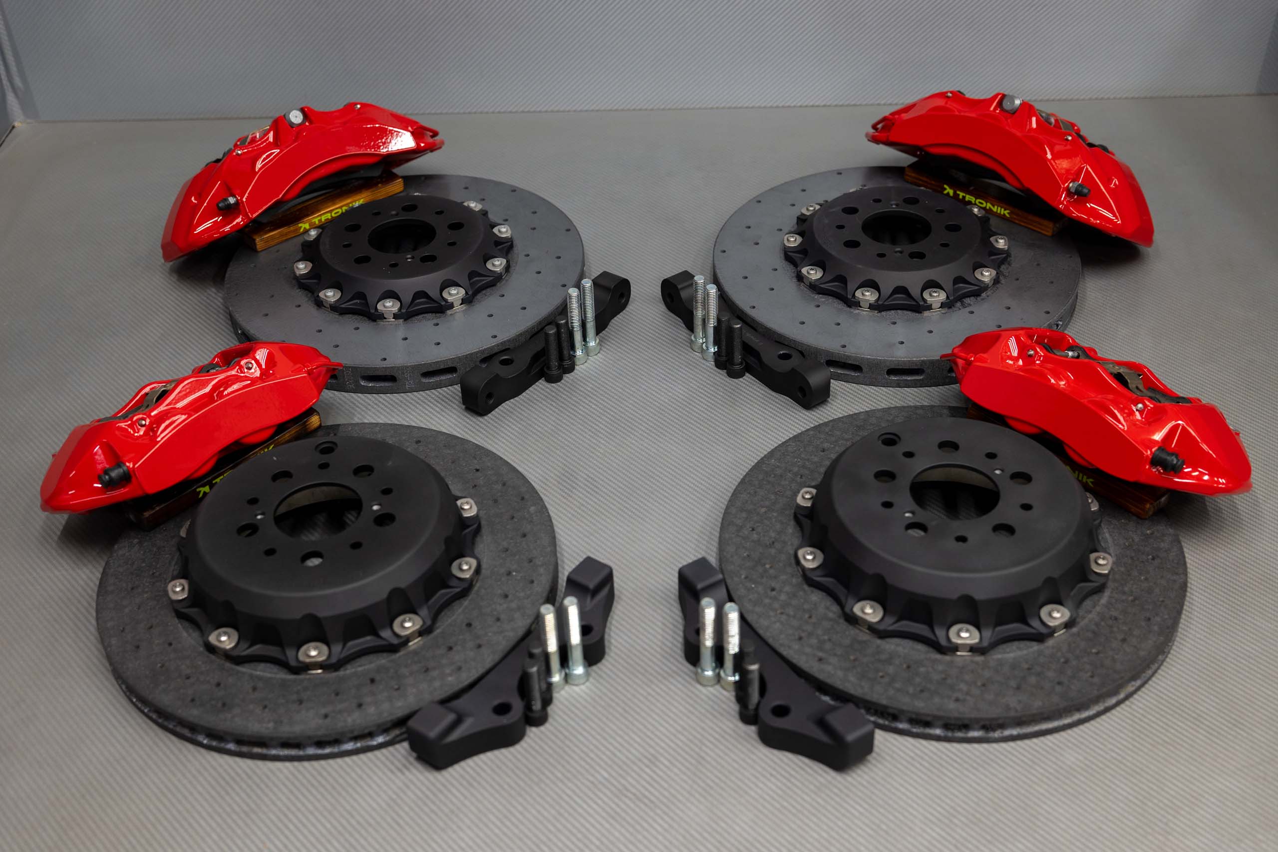 Carbon ceramic brake system kit for Ferrari Maranello. Pic 1