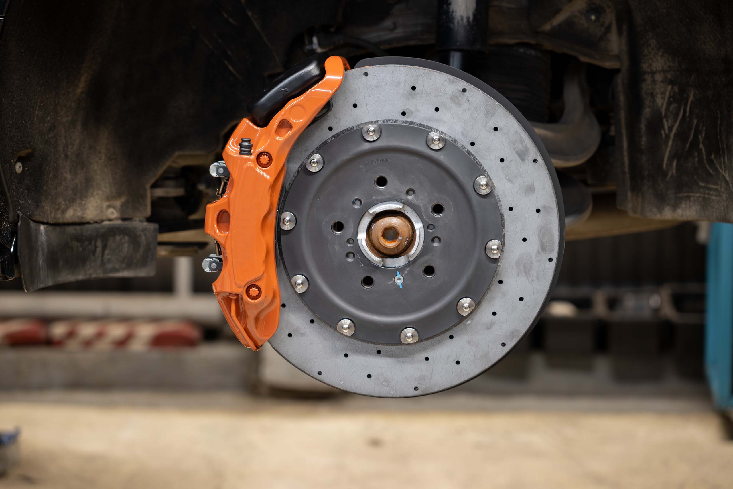 Carbon ceramic brake system for Bentley Bentayga. Pic 10