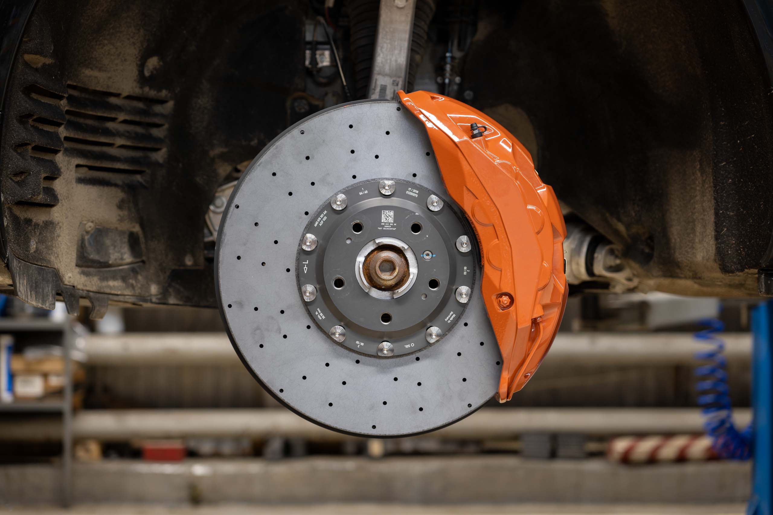 Carbon ceramic brake system for Bentley Bentayga. Pic 8