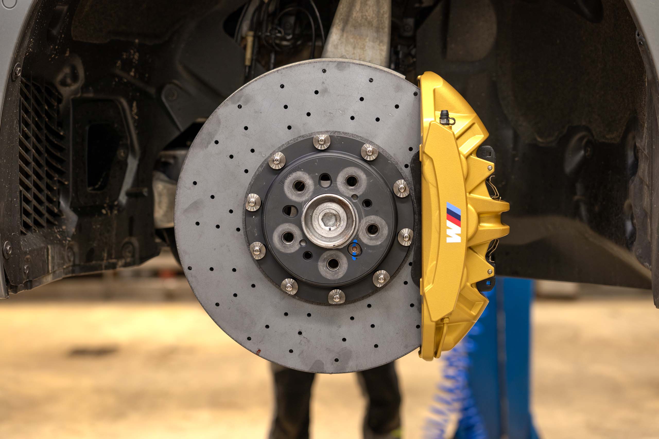 Carbon ceramic brake system for BMW M850i. Pic 2
