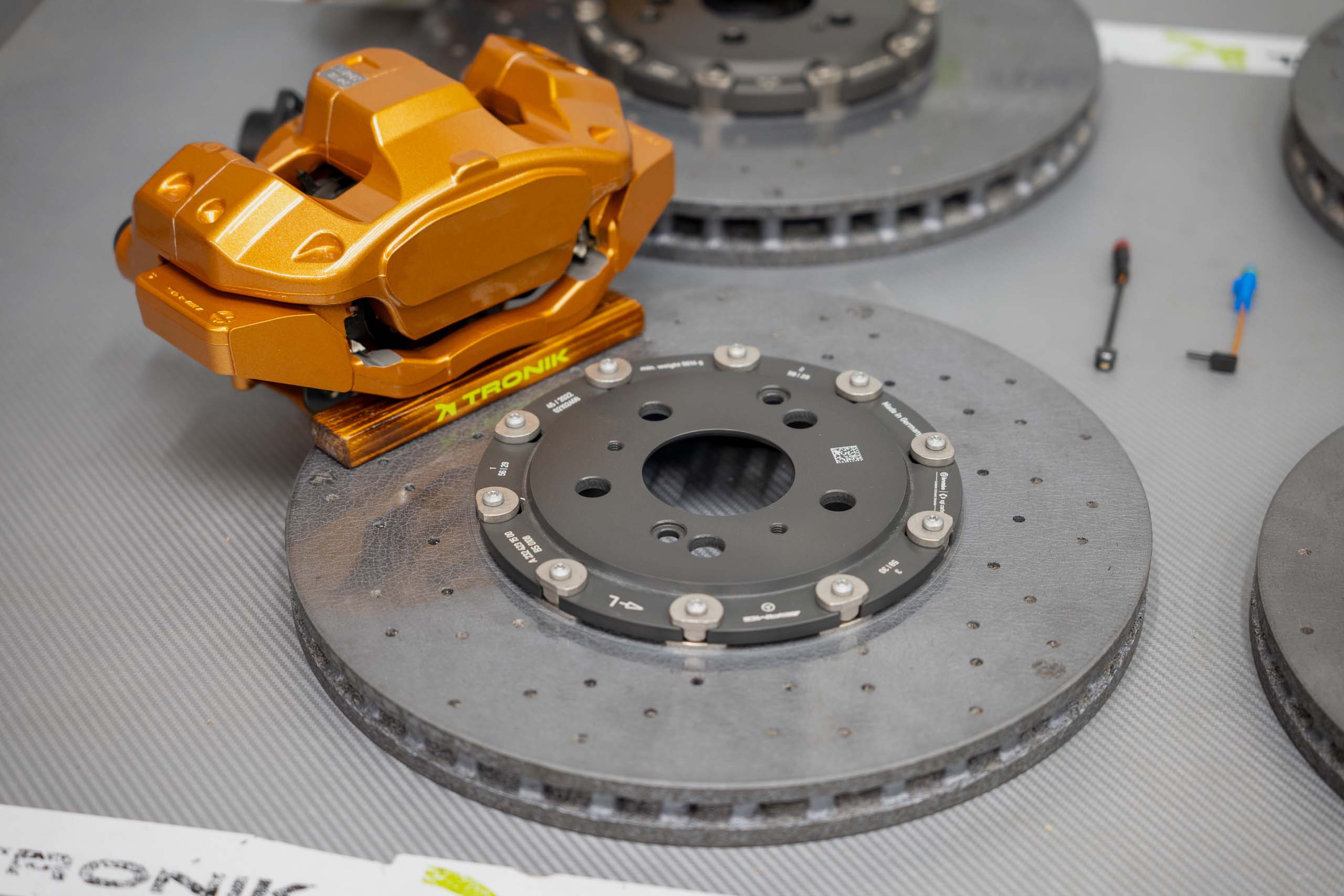 Carbon ceramic brake system kit for MB W232. Pic 2