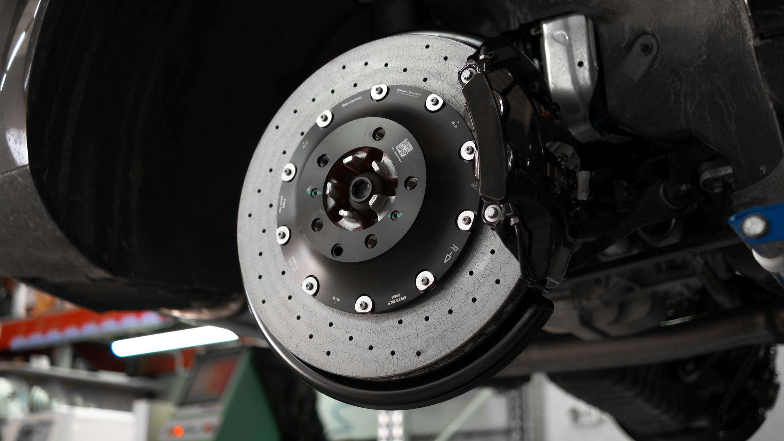 Carbon ceramic brake system for Porsche Cayenne. Pic 11