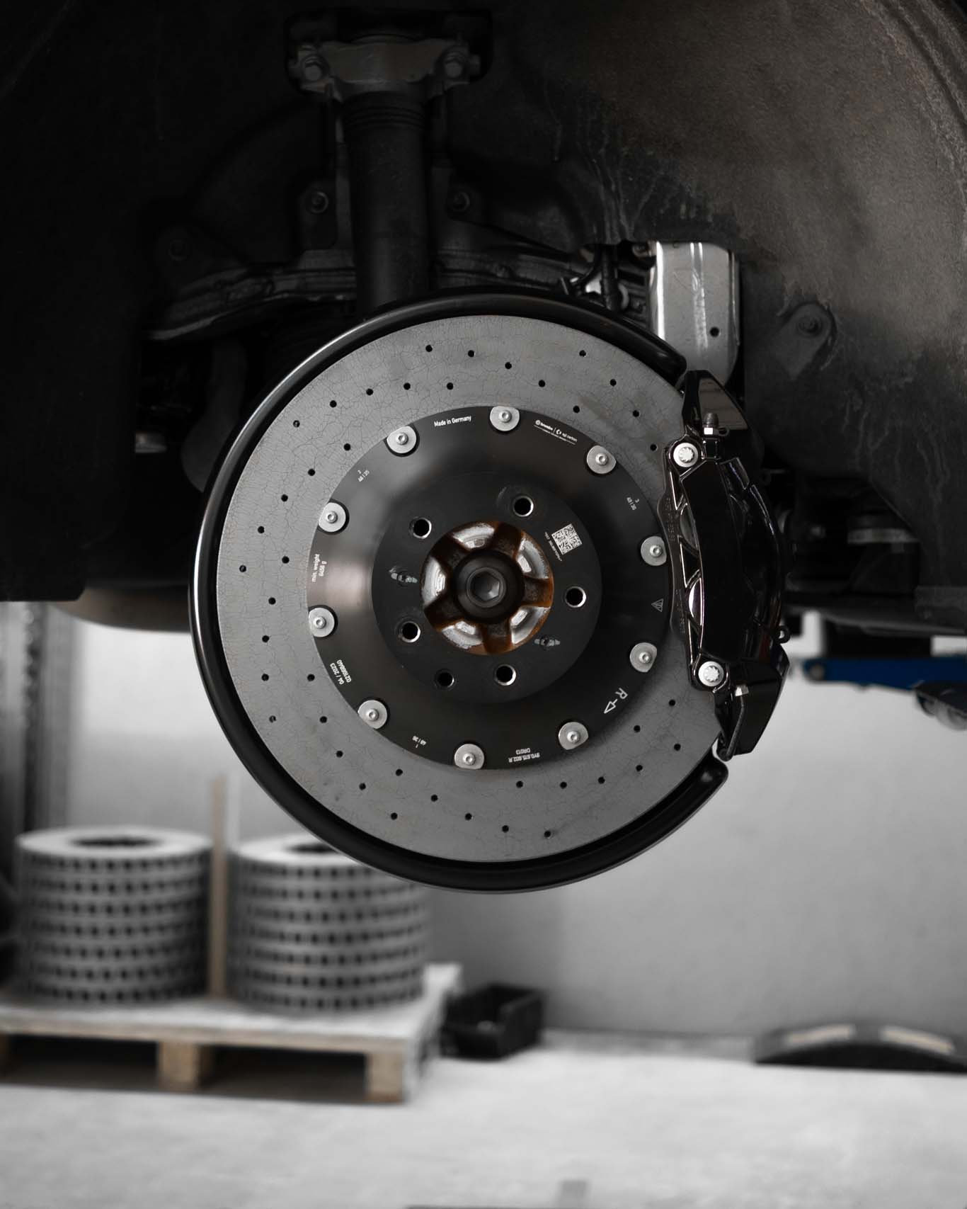 Carbon ceramic brake system for Porsche Cayenne. Pic 12