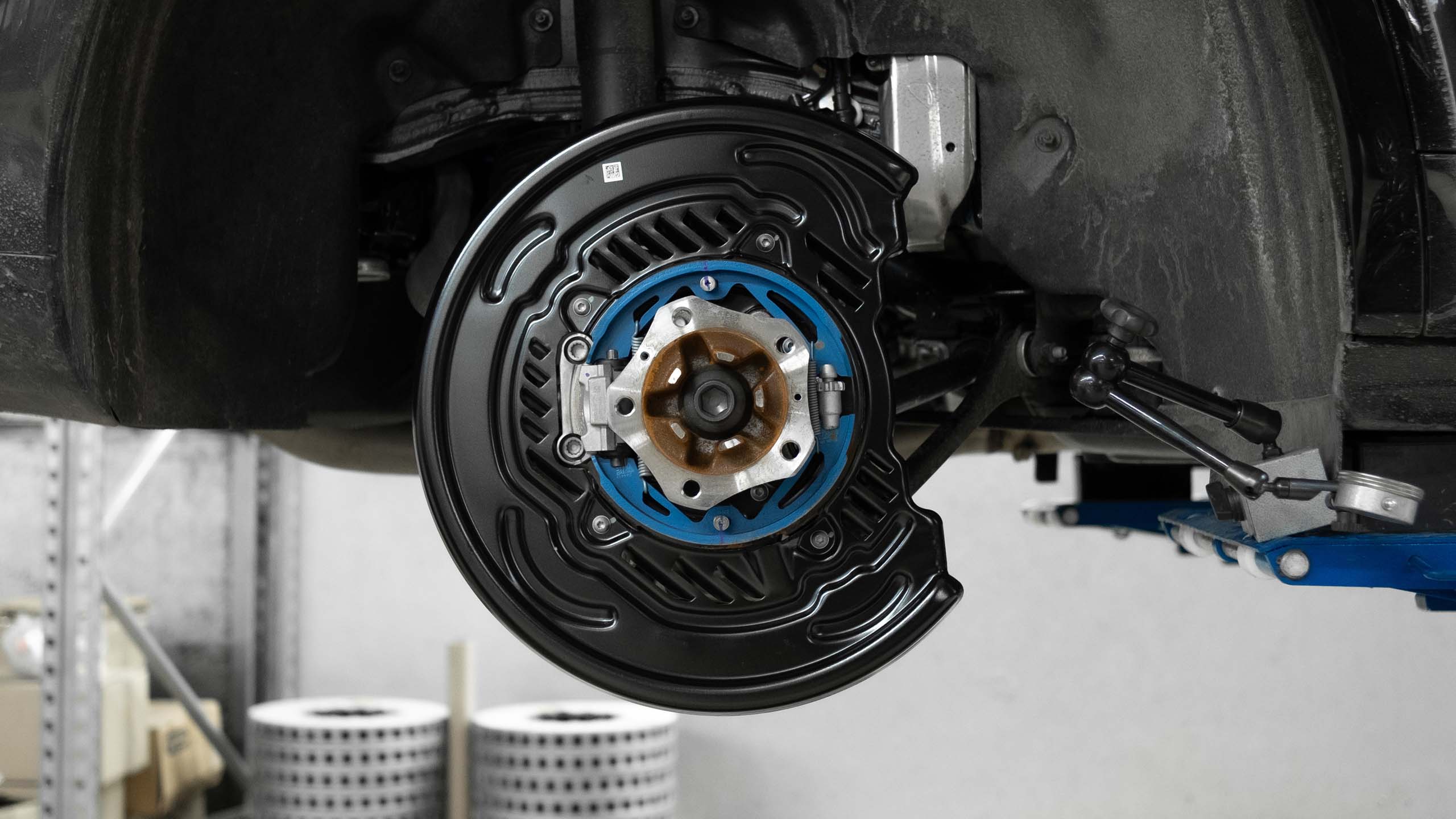 Carbon ceramic brake system for Porsche Cayenne. Pic 8