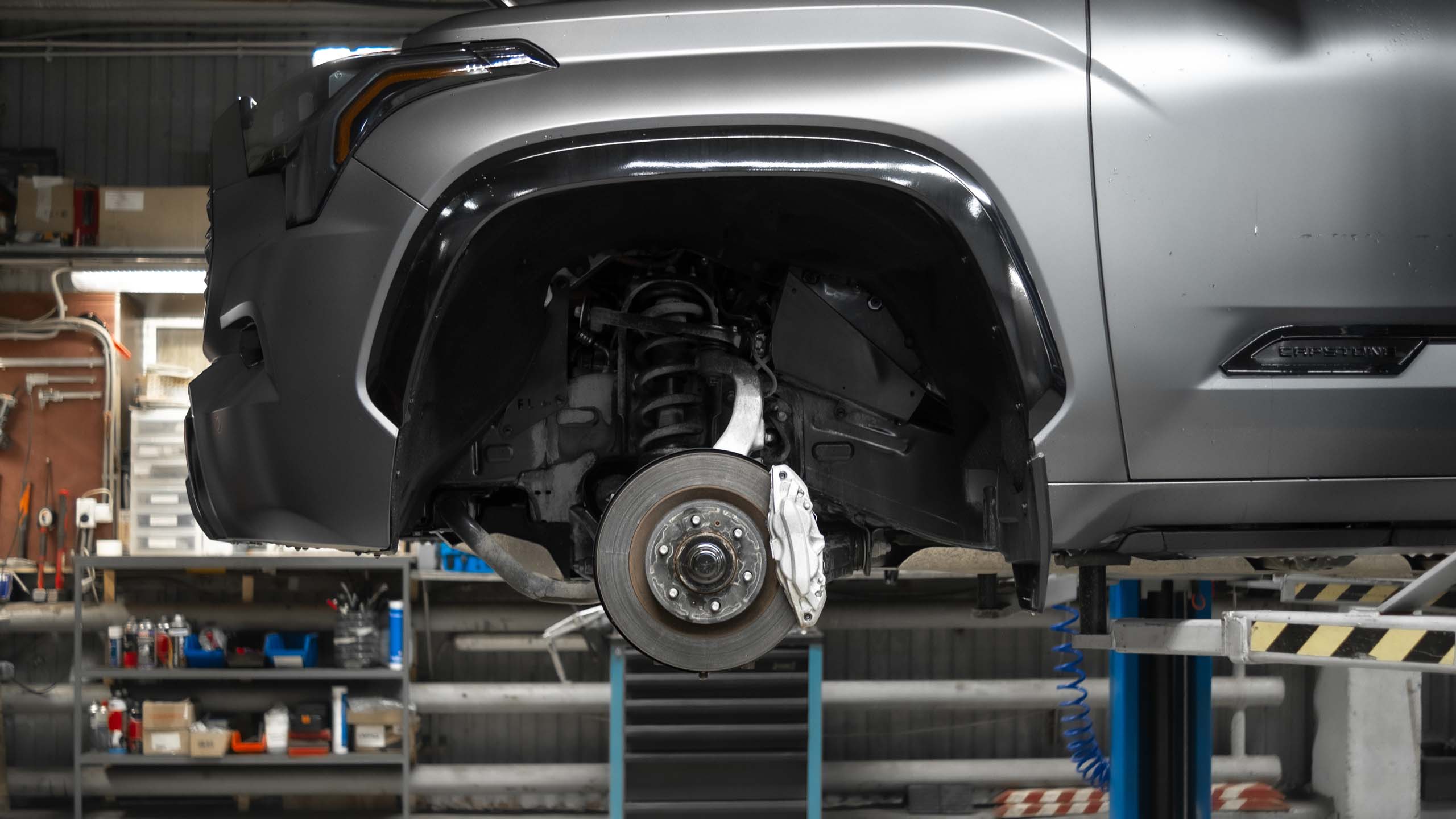 OEM brake system Toyota Sequoia. Pic 7