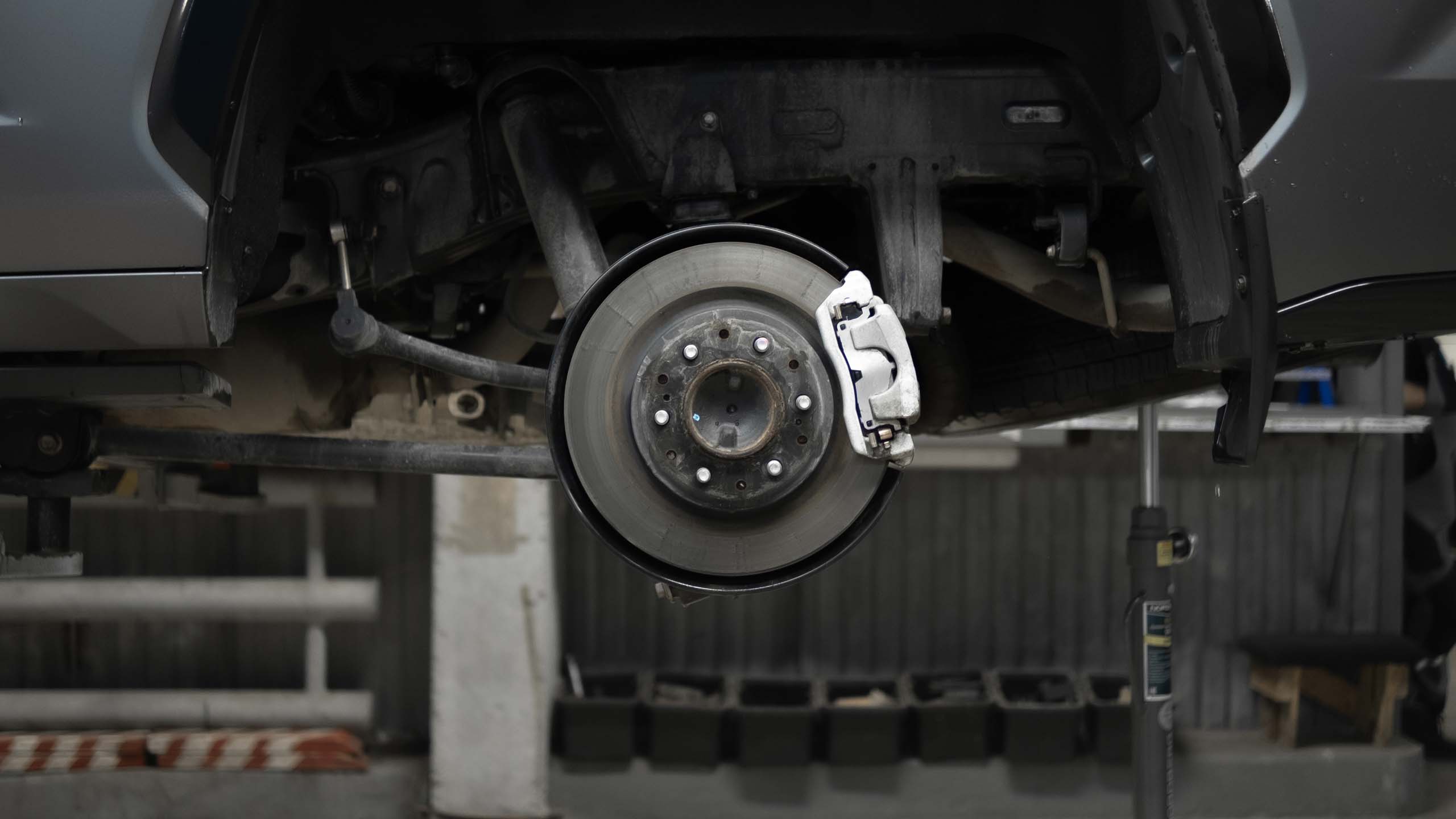 OEM brake system Toyota Sequoia. Pic 8