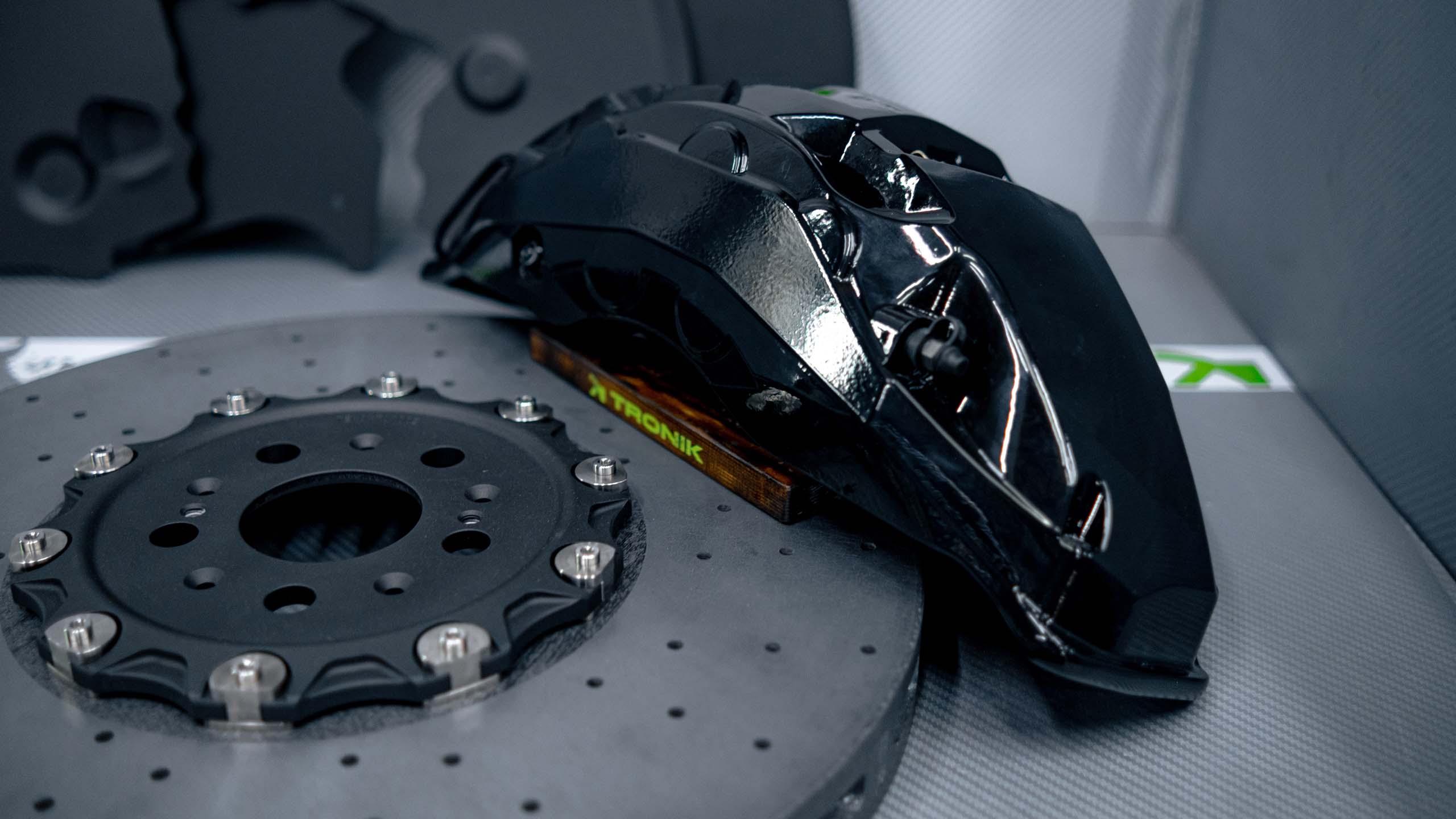Carbon ceramic brake system kit for Zeekr 009. Pic 4