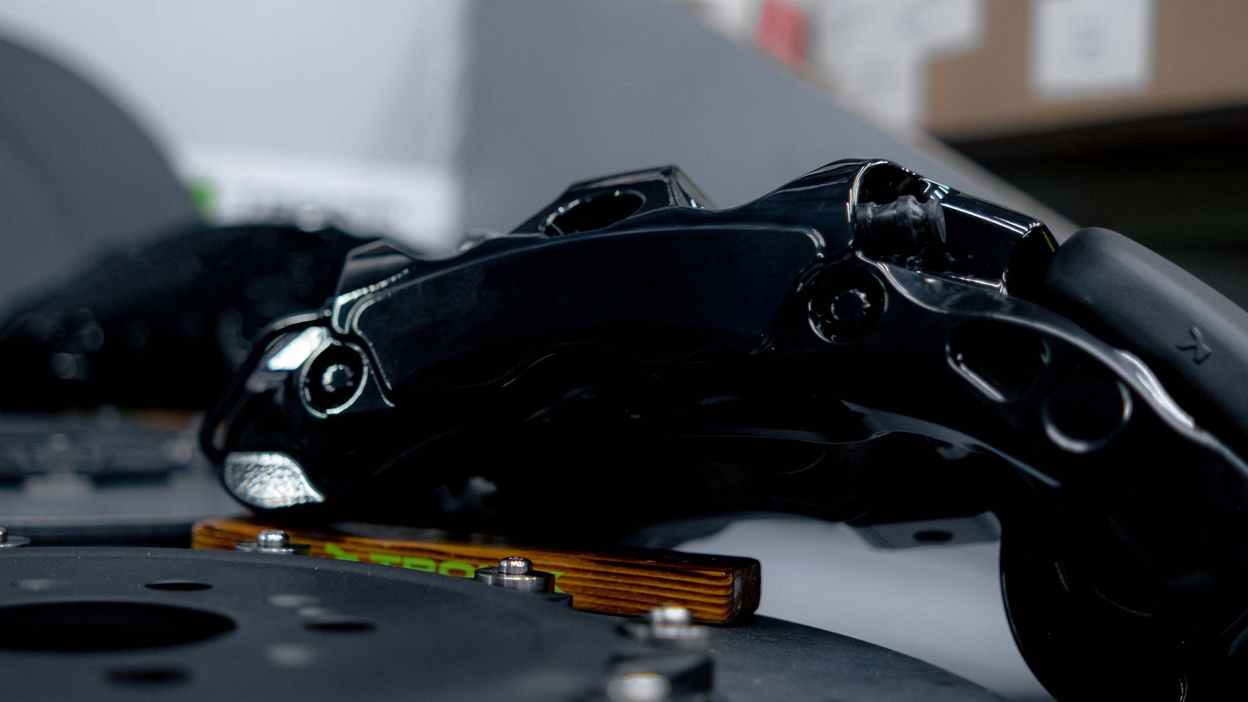 Carbon ceramic brake system kit for Zeekr 009. Pic 5