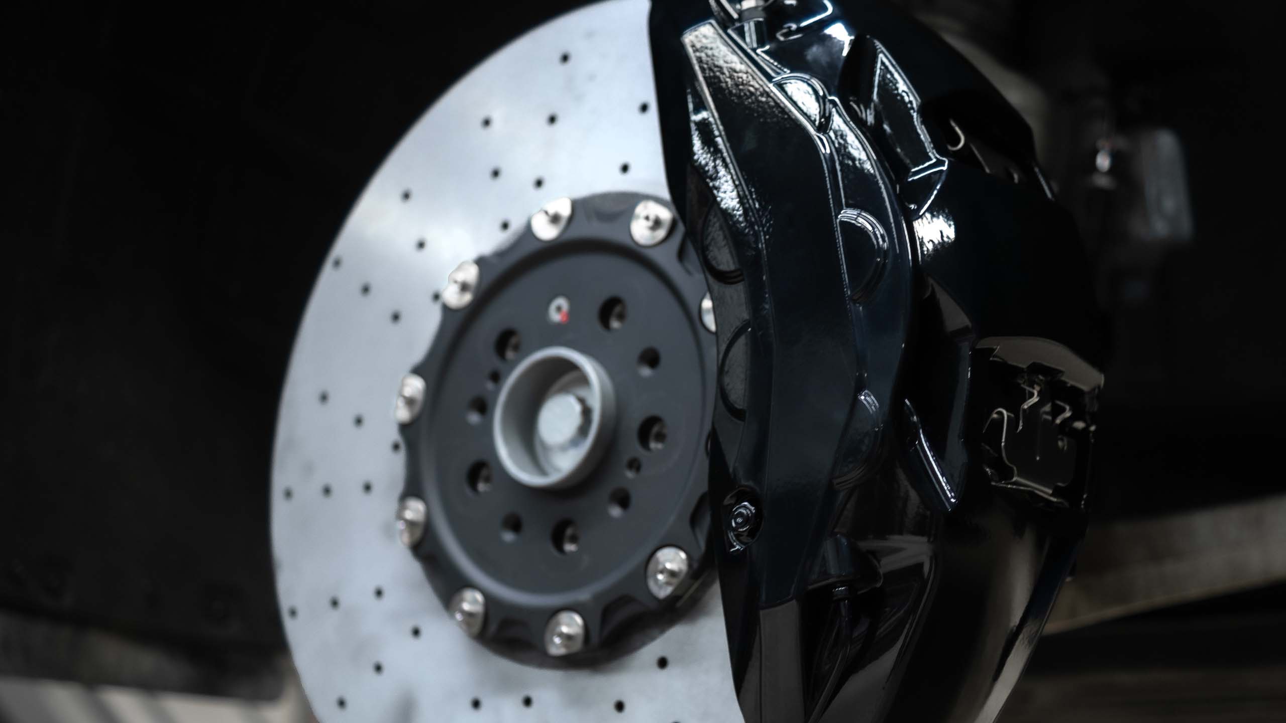 Carbon ceramic brake system for Zeekr 009. Pic 10