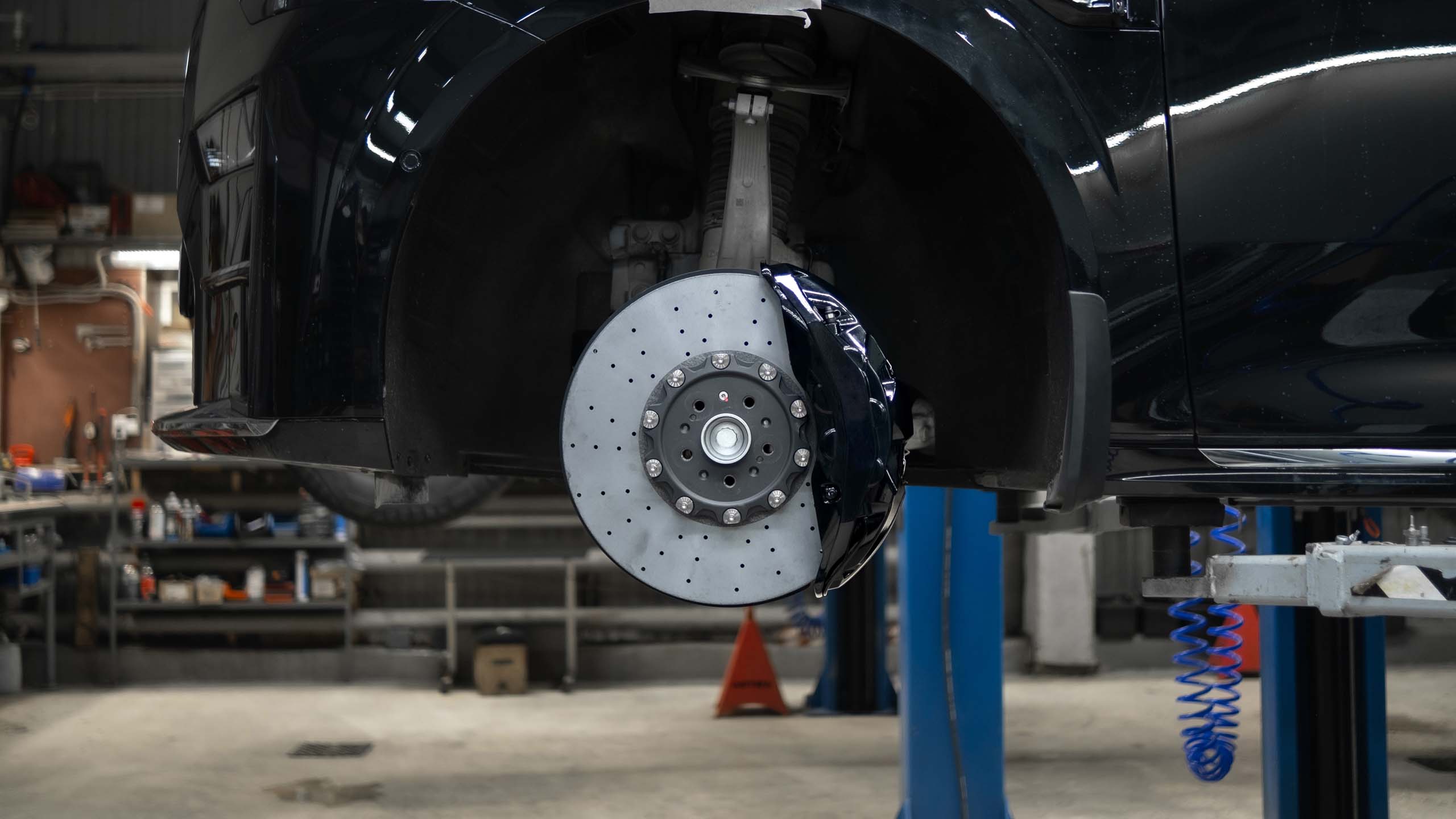 Carbon ceramic brake system for Zeekr 009. Pic 8