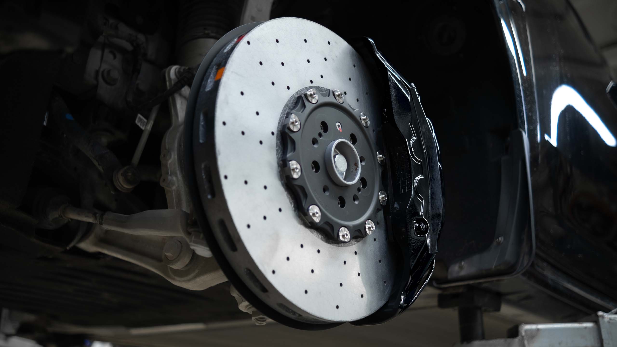 Carbon ceramic brake system for Zeekr 009. Pic 9