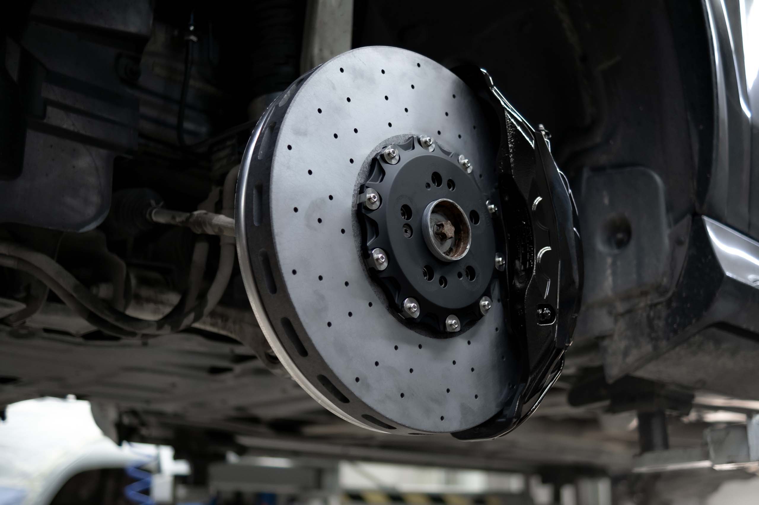 Carbon ceramic brake system for Mercedes-Benz W167. Pic 2