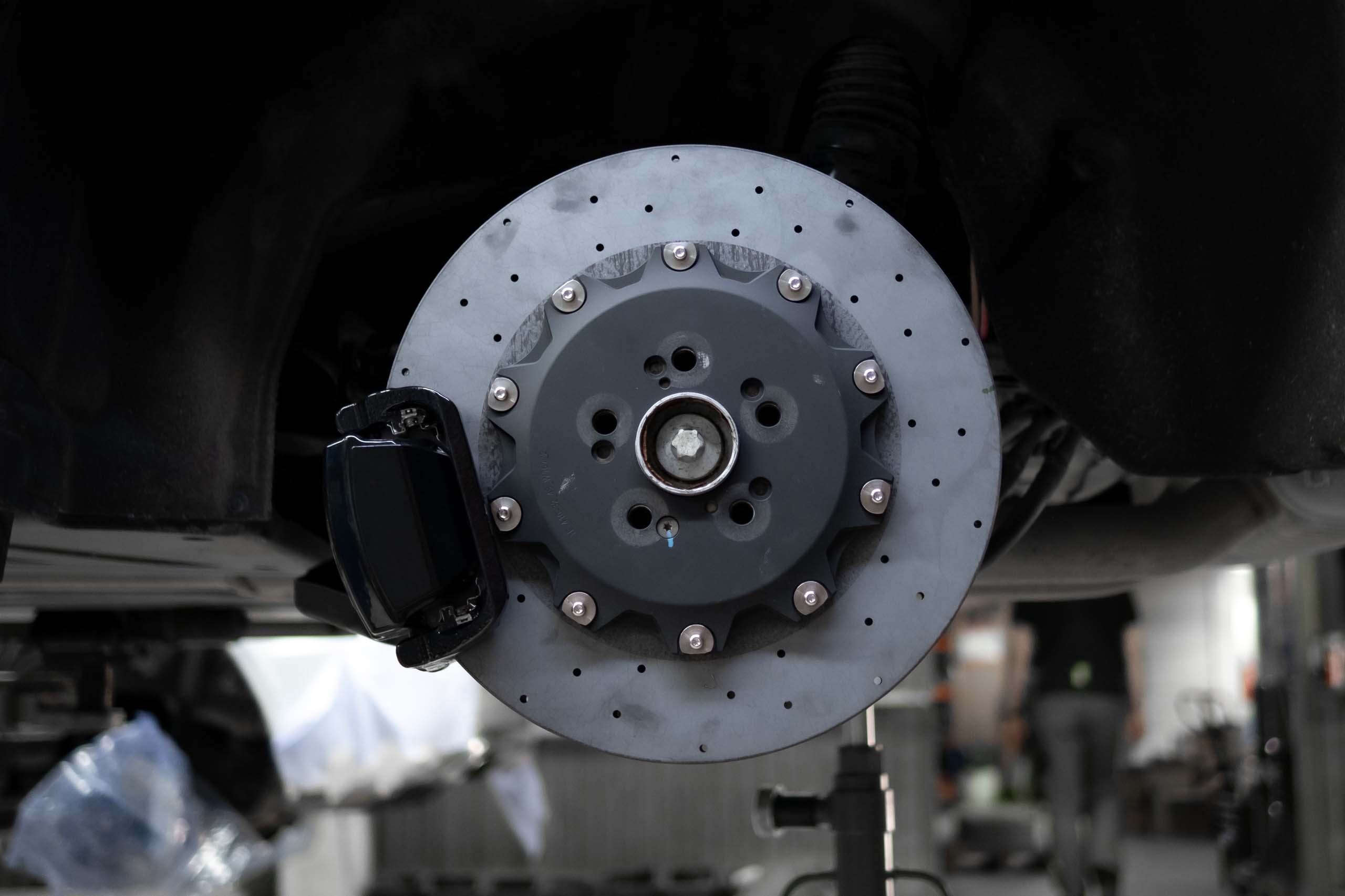 Carbon ceramic brake system for Mercedes-Benz W167. Pic 6