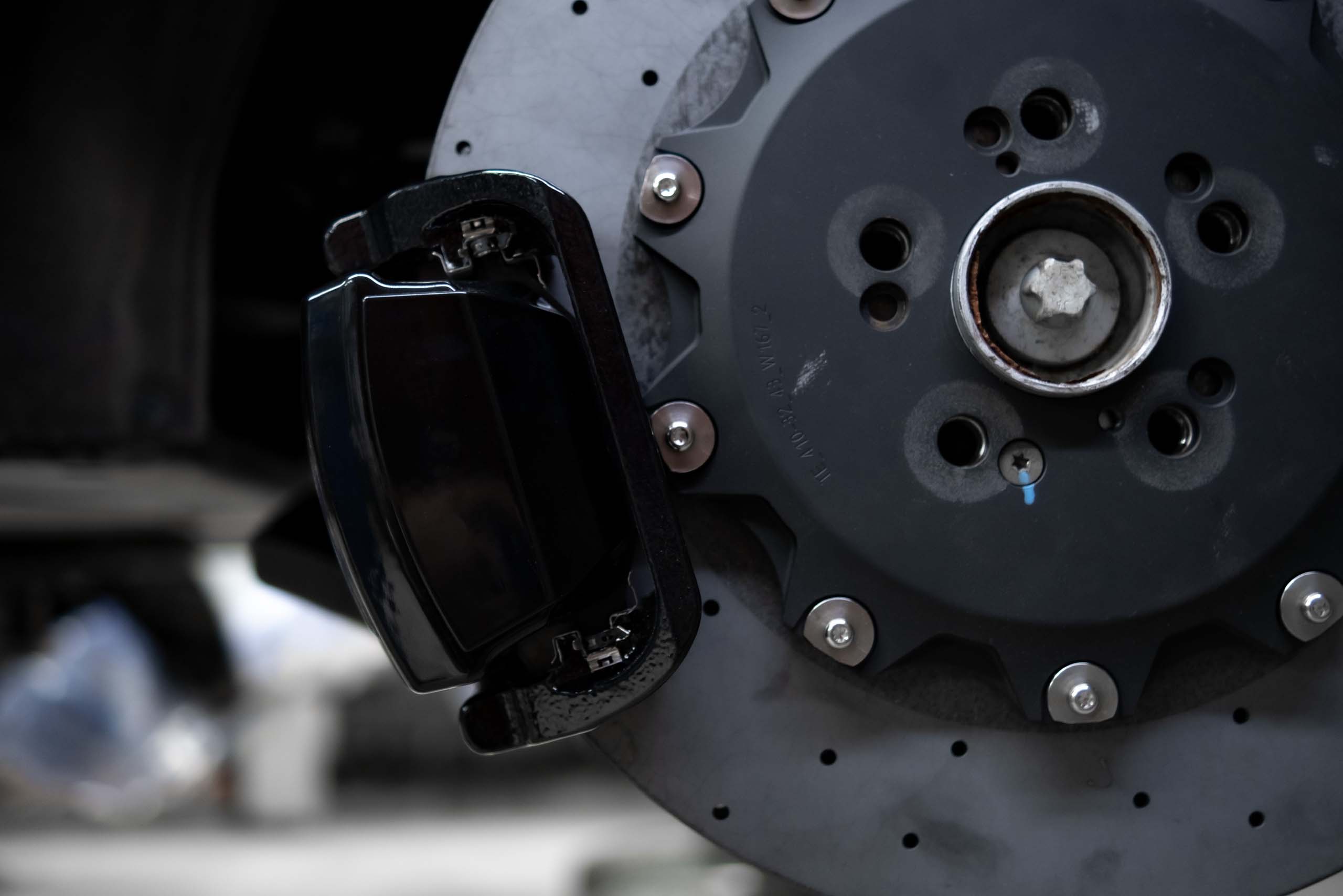 Carbon ceramic brake system for Mercedes-Benz W167. Pic 7