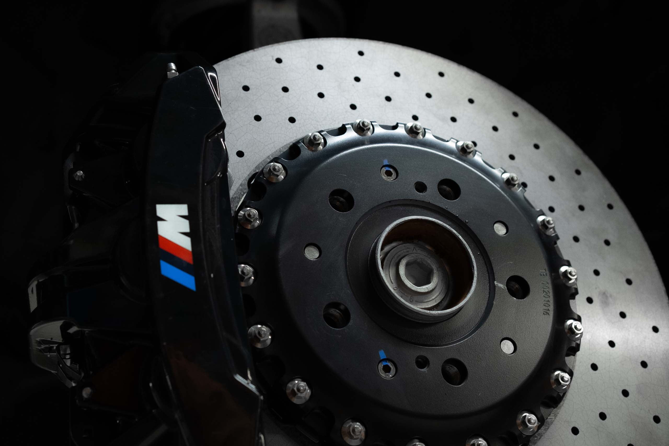Carbon ceramic brake system for BMW G90. Pic 5