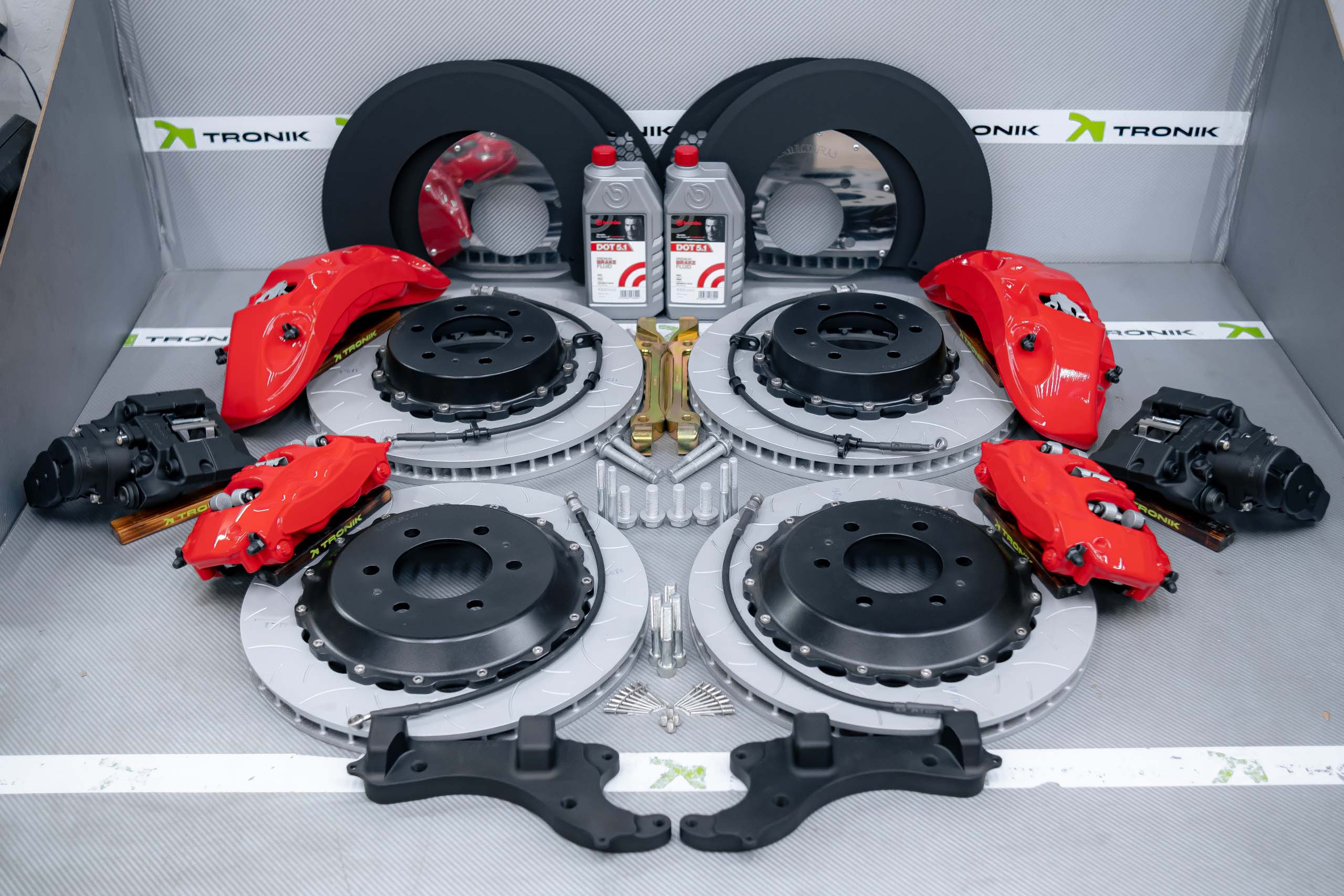Brake system kit for Toyota Sequoia. Pic 1