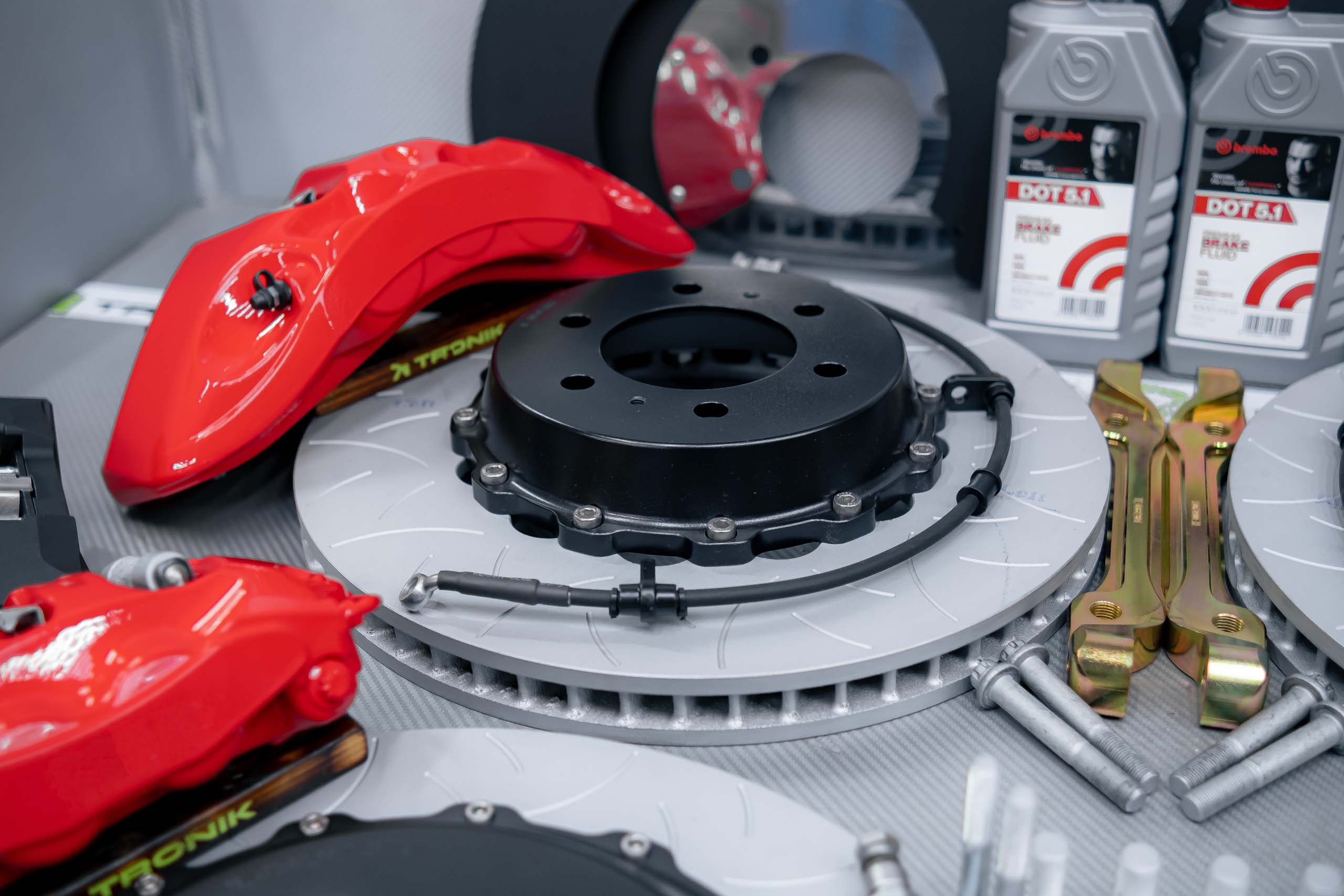 Brake system kit for Toyota Sequoia. Pic 3