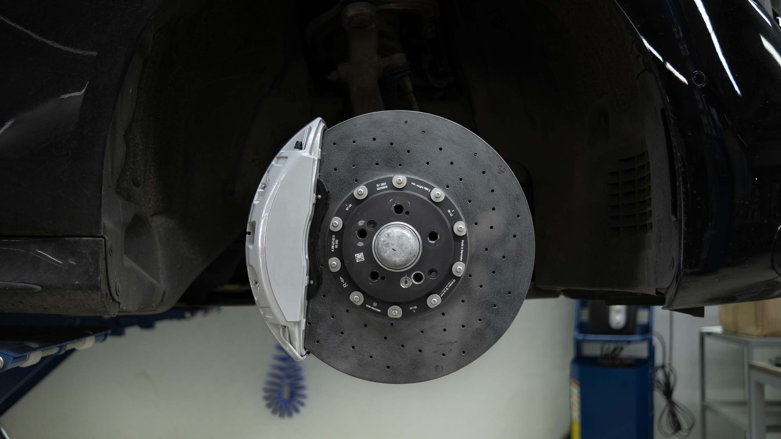 Carbon ceramic brake system for Mercedes-Benz W223. Pic 2