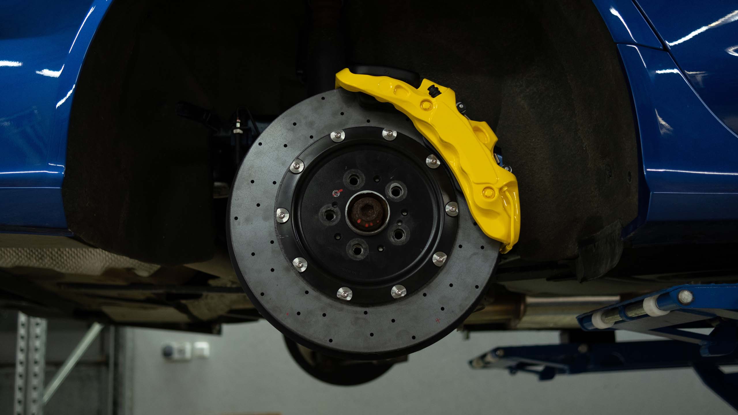 Carbon-ceramic brake system for Audi RS6. Pic 3