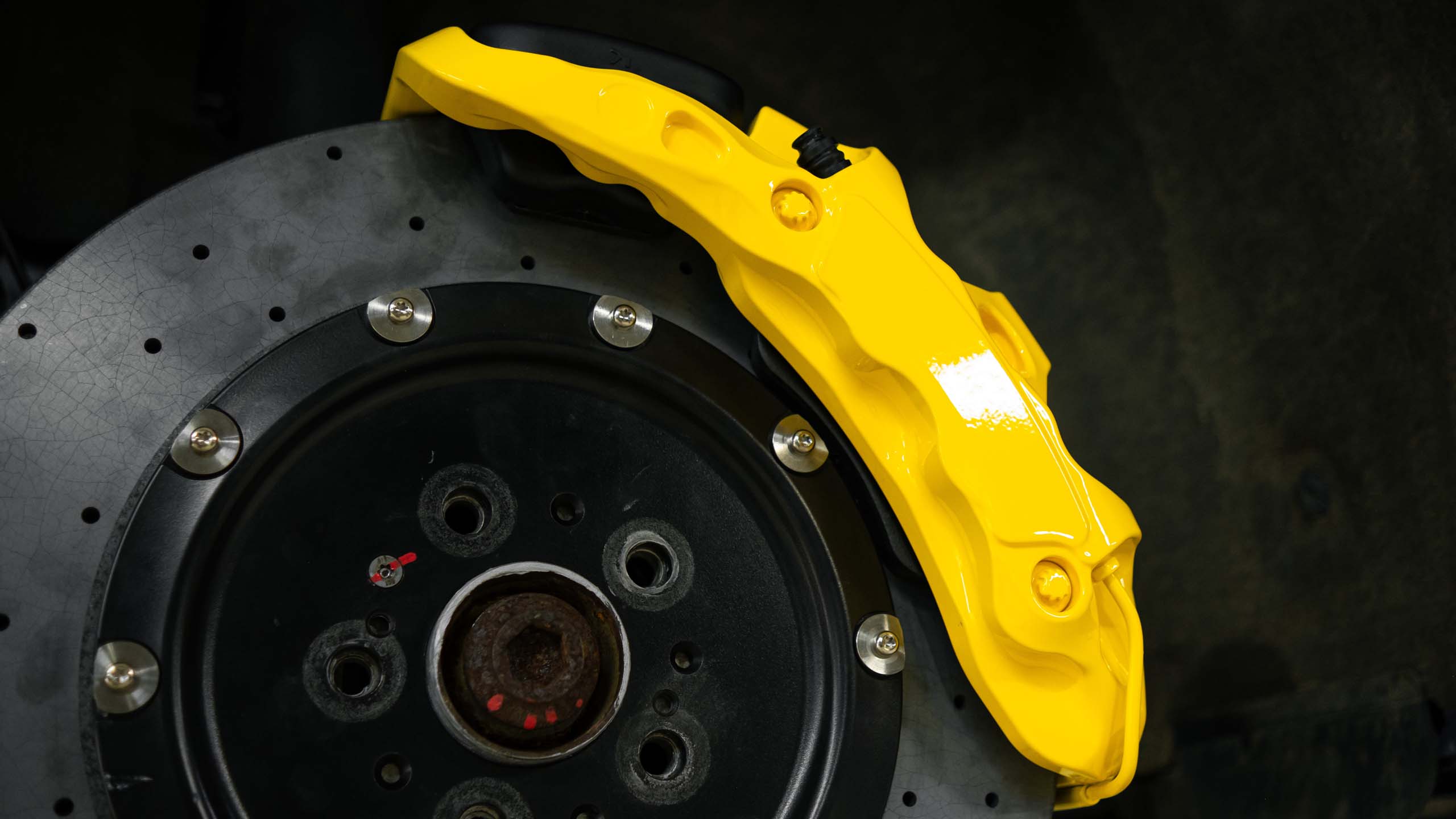 Carbon-ceramic brake system for Audi RS6. Pic 4