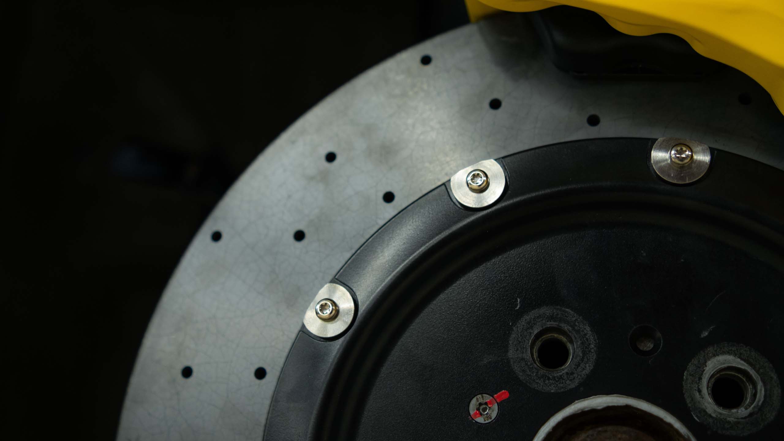 Carbon-ceramic brake system for Audi RS6. Pic 5