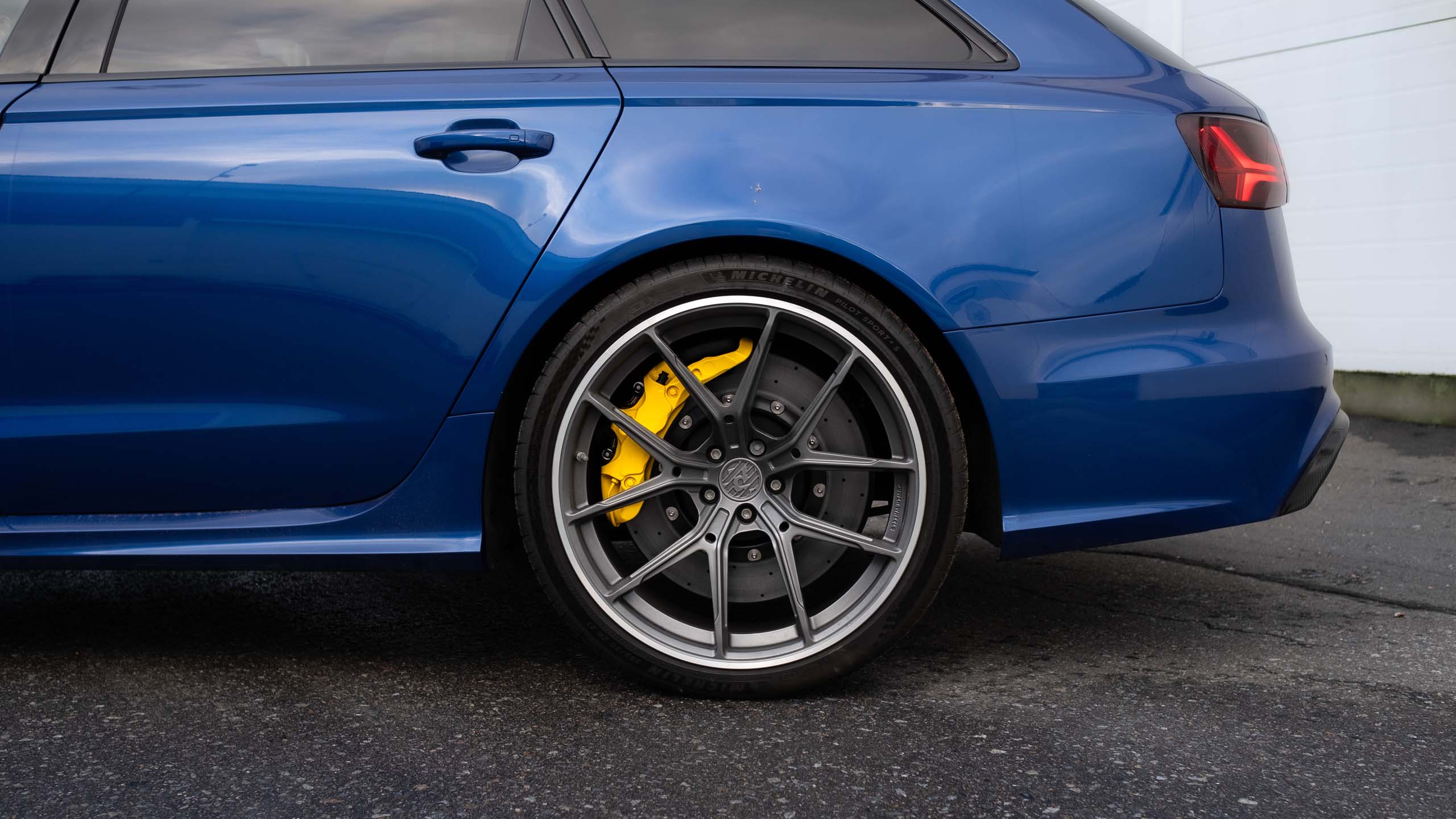 Carbon-ceramic brake system for Audi RS6. Pic 8