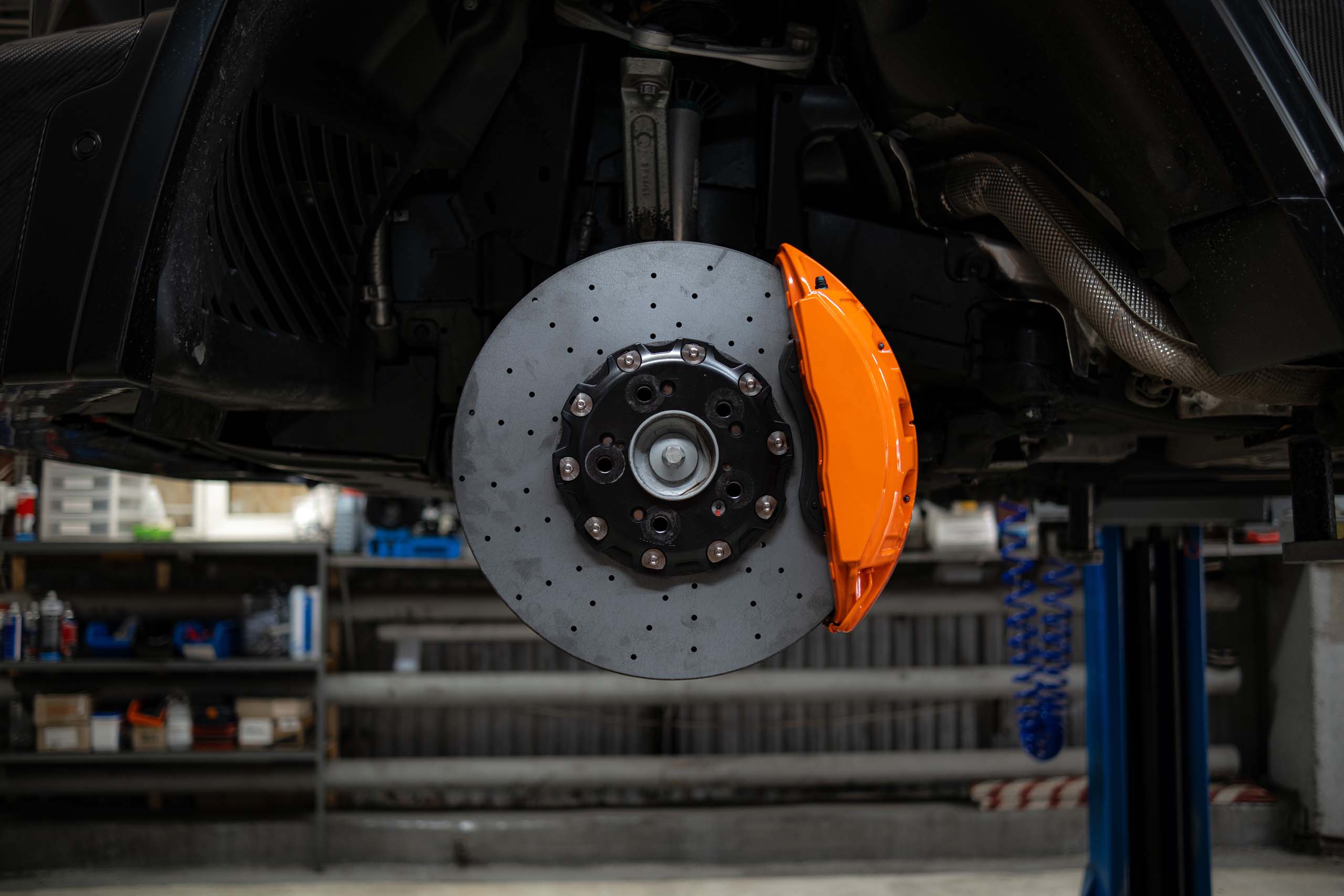 Carbon-ceramic brake system for Mercedes-Benz G class. Pic 1