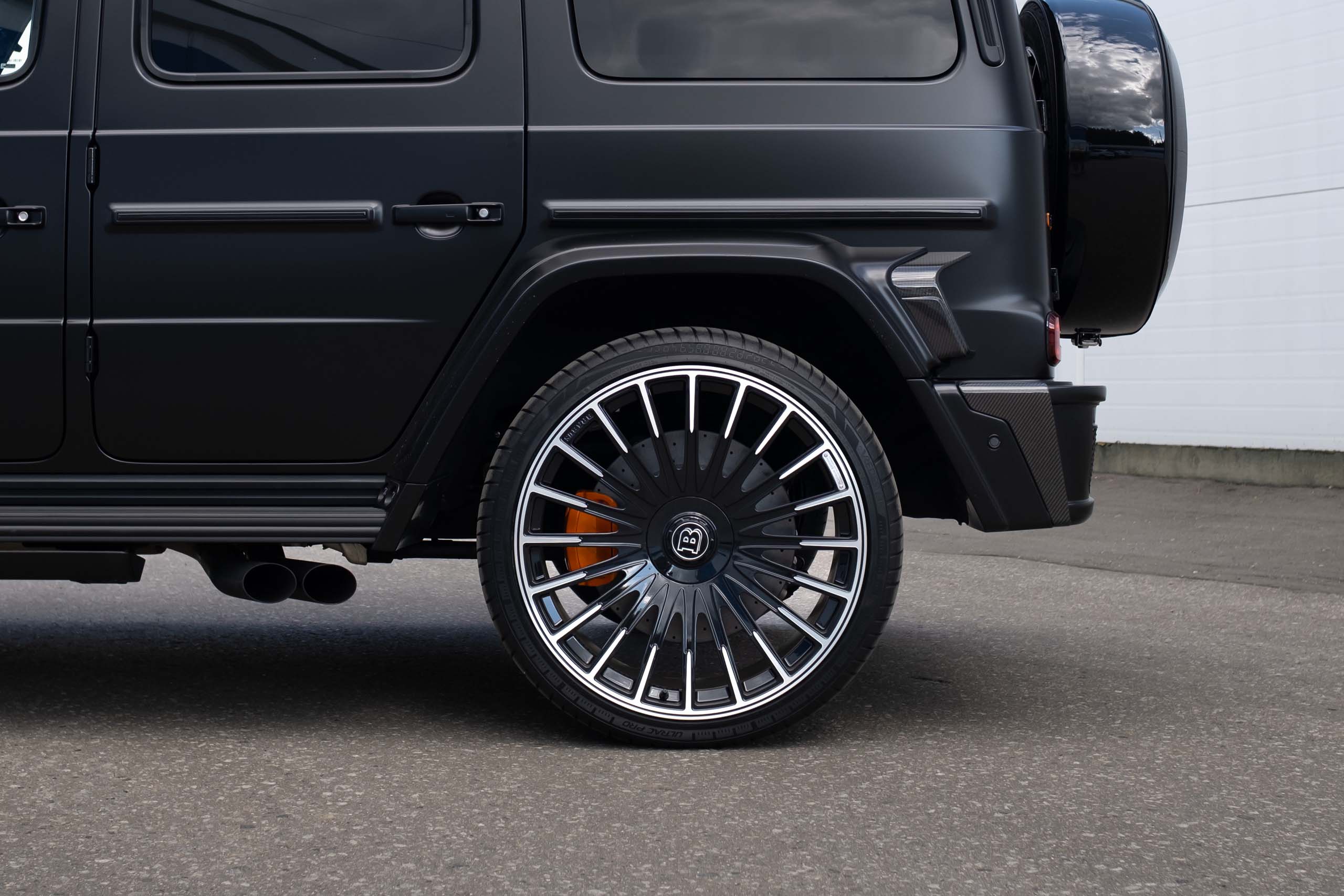 Carbon-ceramic brake system for Mercedes-Benz G class. Pic 12