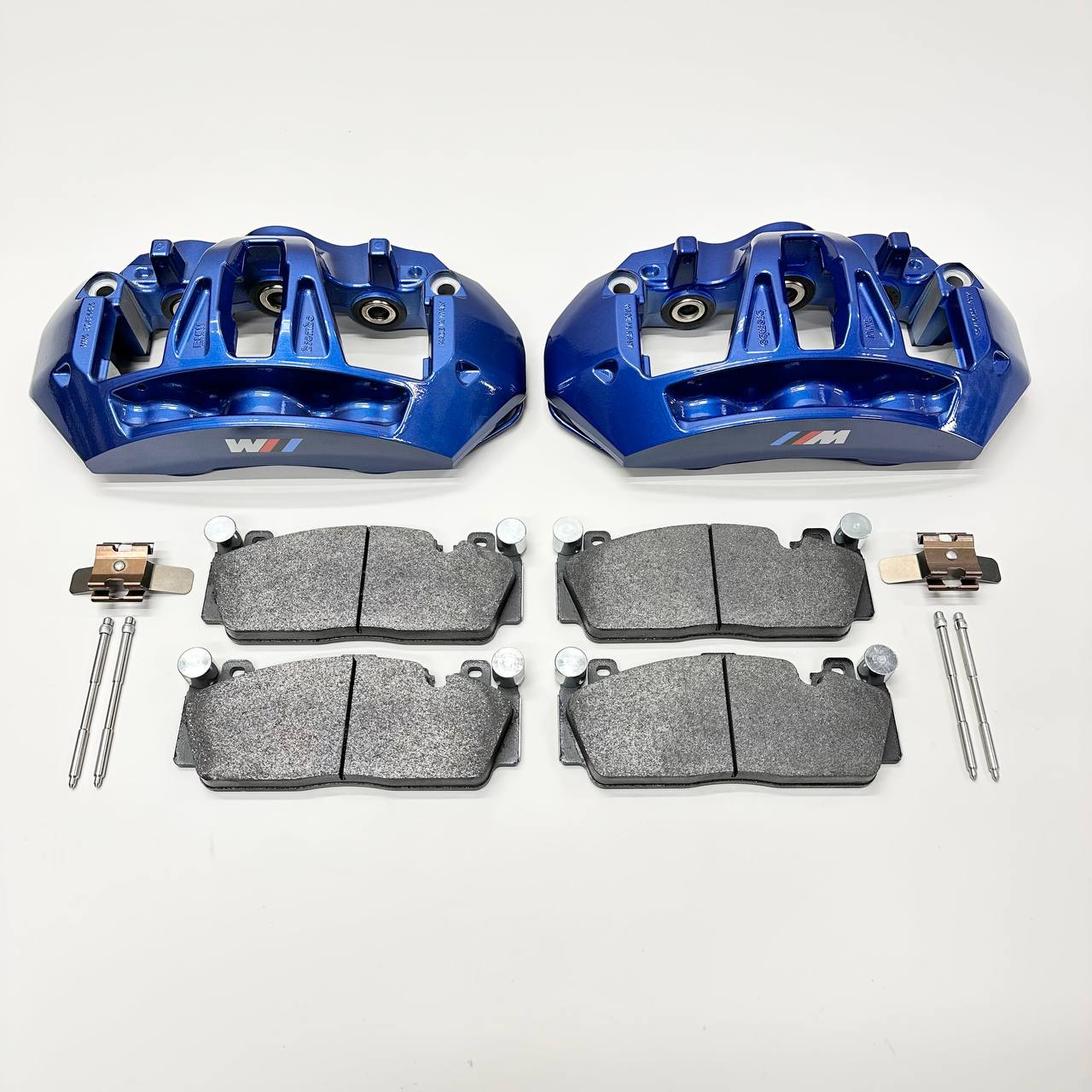 BMW M5 F10 front OEM 6-piston brake calipers (pair) with OEM brake pads - Image 2